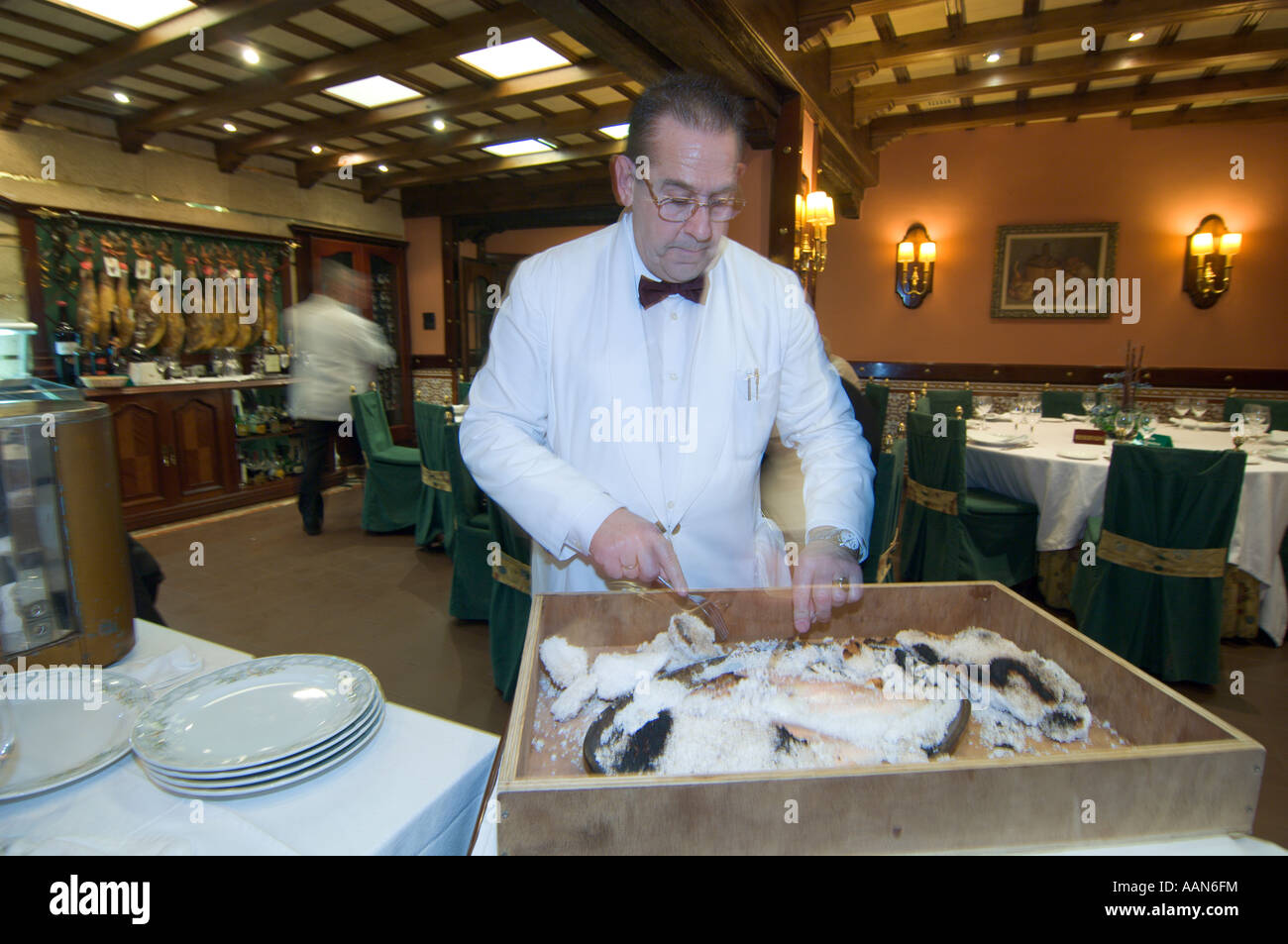 Cameriere che lavorano in Restaurante El Faro, Cadice, Andalusia, Spagna Foto Stock