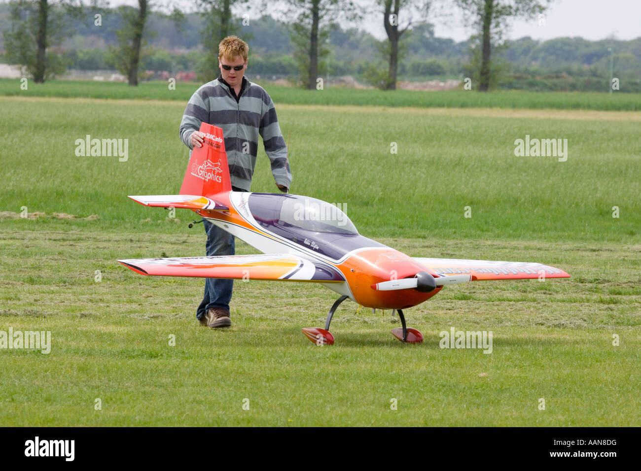 Molto grandi aeromodelli telecomandati a Rougham Airfield, Suffolk, Regno Unito Foto Stock