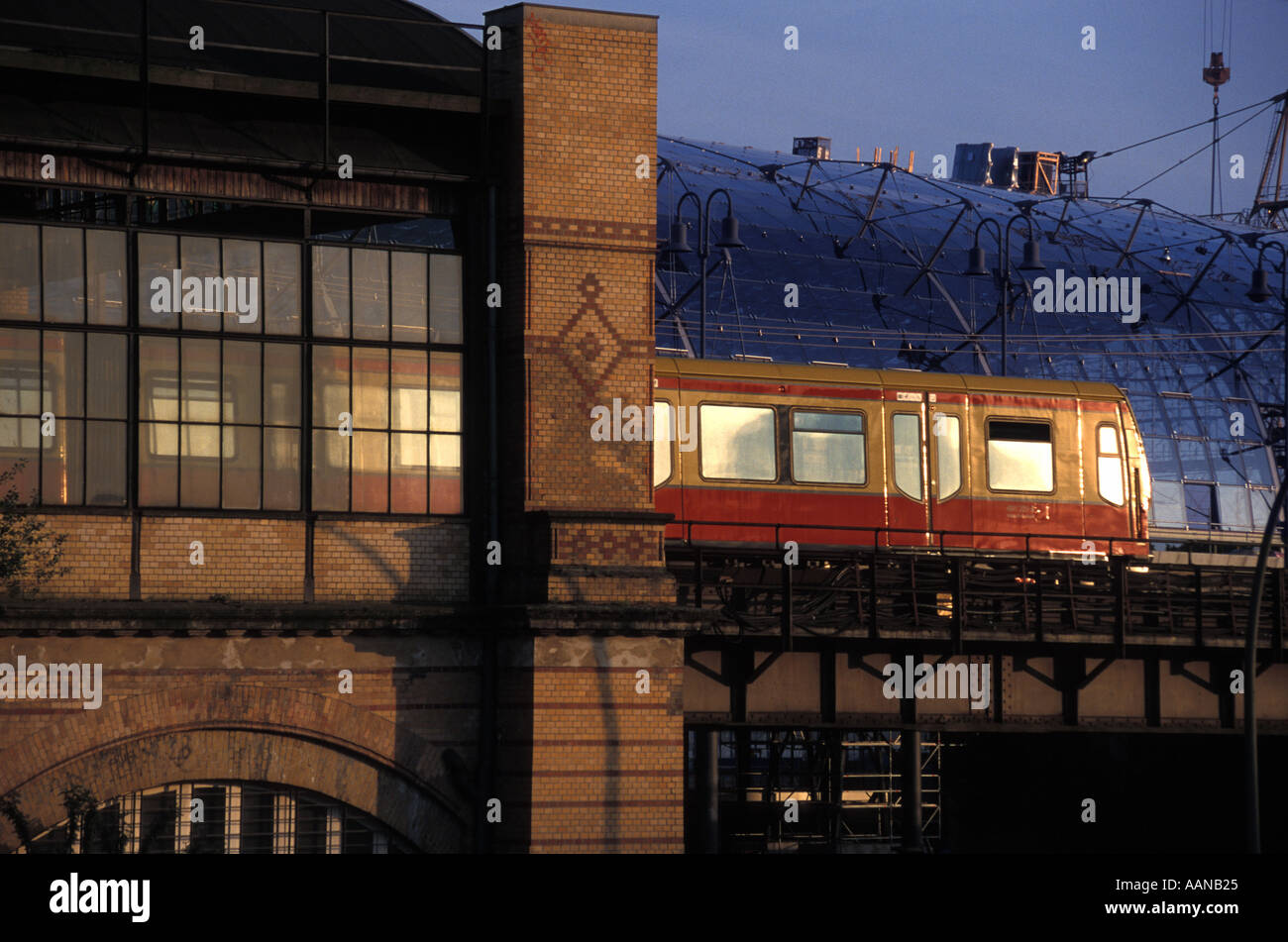 Germania Berlino S Bahn treno old station Foto Stock