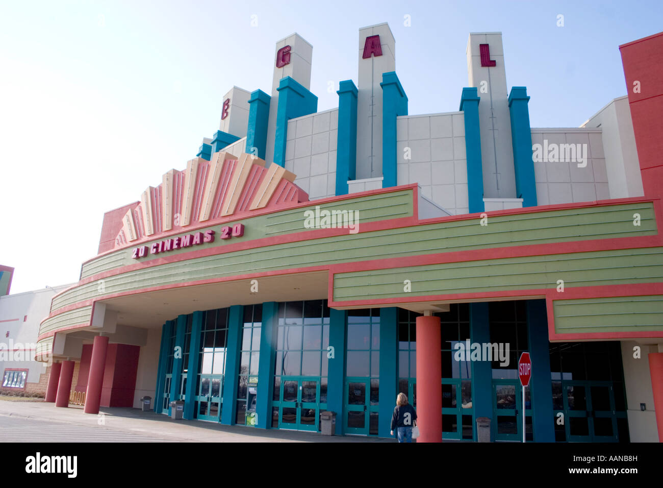 Esterno di un Regal Cinemas 20 movie theater. Centro di Brooklyn Minnesota USA Foto Stock