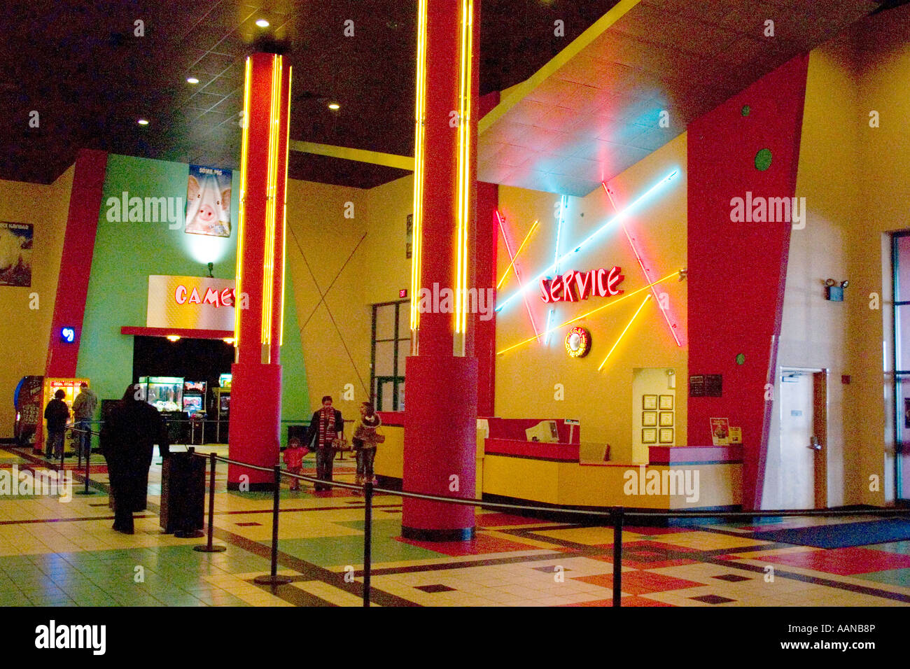 Lobby al Regal Cinemas 20 movie theater. Centro di Brooklyn Minnesota USA Foto Stock