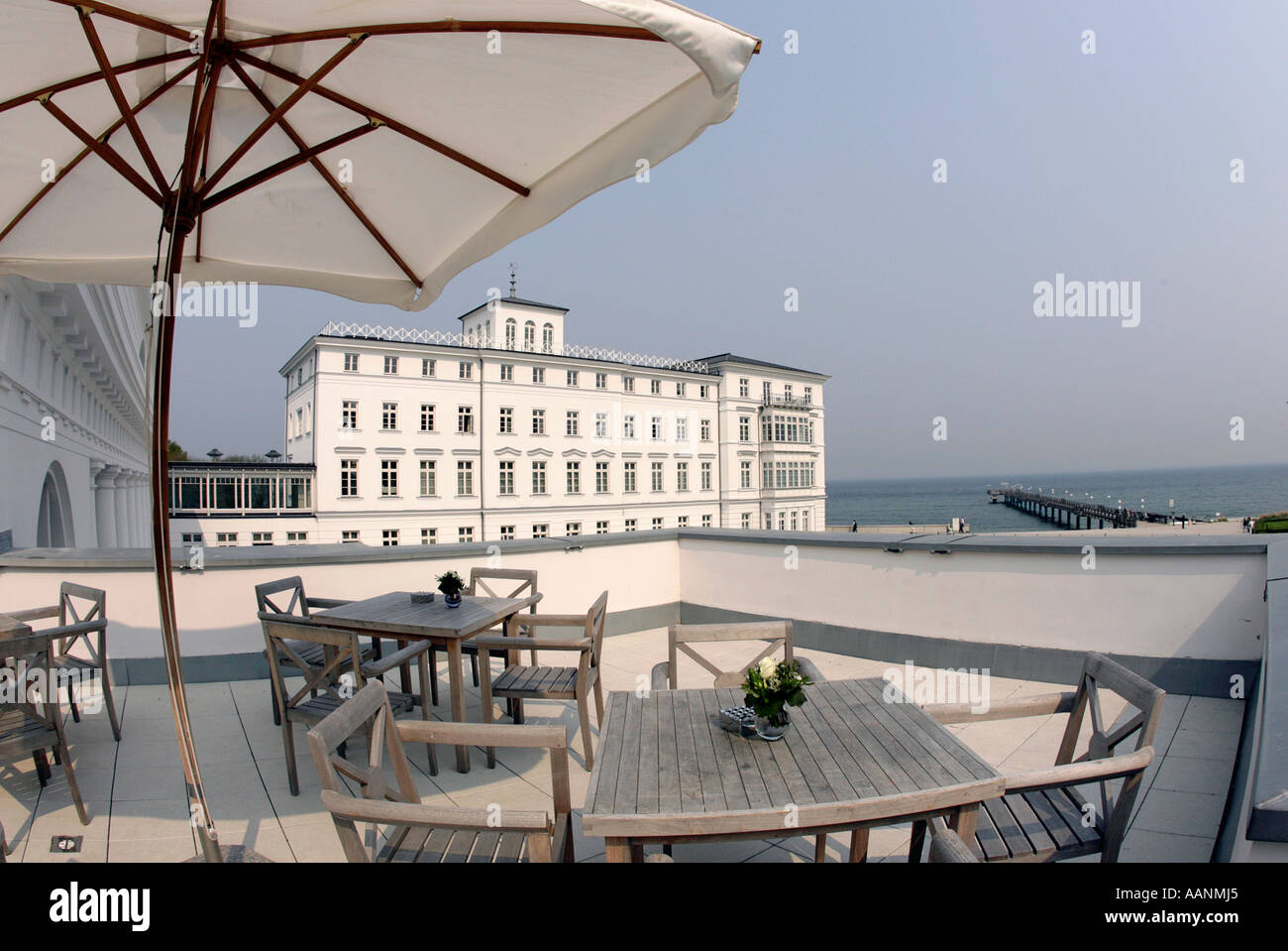 Terrazza sul tetto con Kempinski Grand Hotel Seebad Heiligendamm nel Mecklenburg West Pomerania, Germania Foto Stock