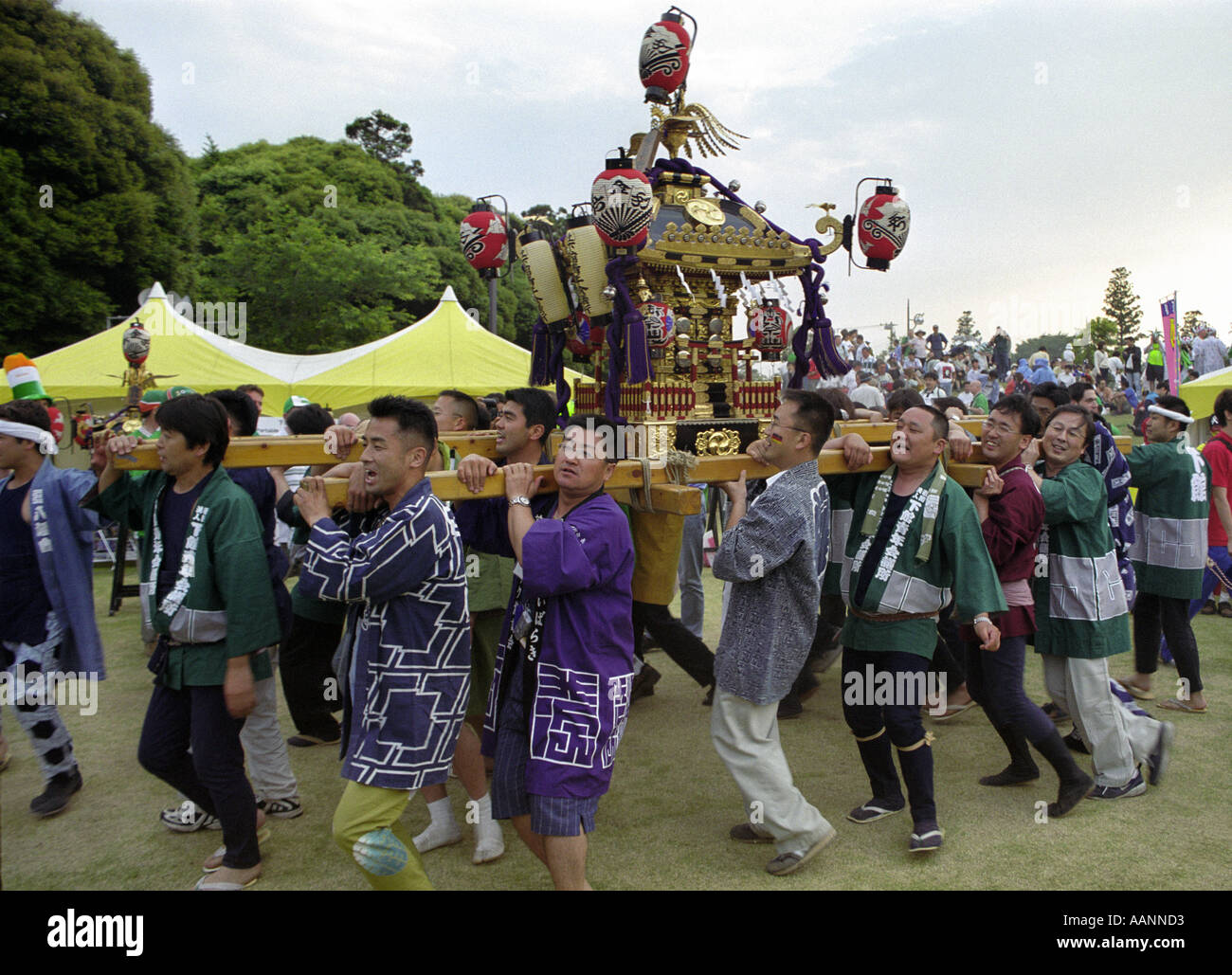 Cerimoniale giapponese intrattenimento fuori Kashima palchi Stadium 2002 FIFA World Cup Repubblica di Irlanda Germania Kashima City Foto Stock