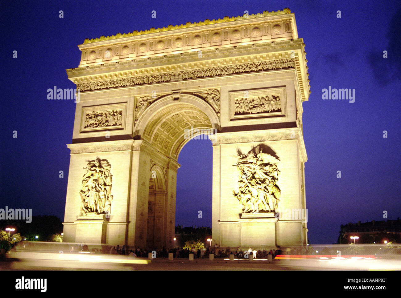 Arc De Triomphe di notte Parigi Francia Foto Stock