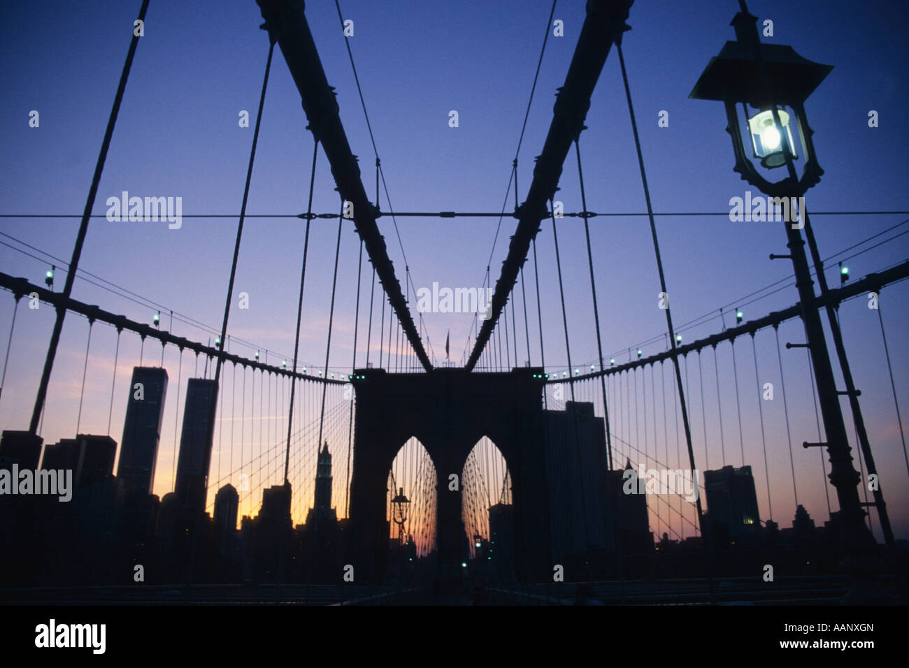Il Ponte di Brooklyn e sullo skyline di New York, USA, New York Foto Stock