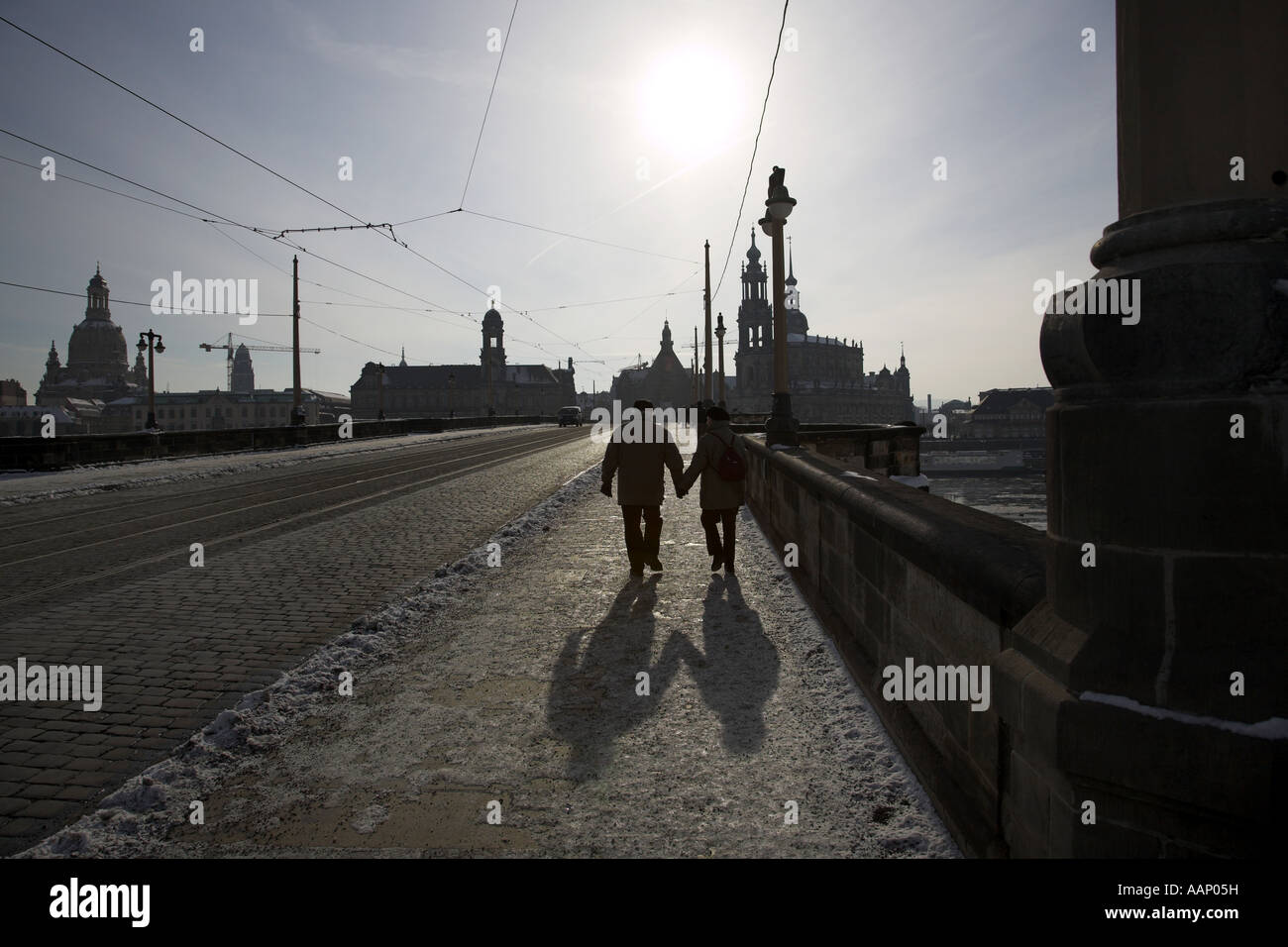 Augustusbruecke, castello di Dresda e Frauenkirche in background, in Germania, in Sassonia, Dresden Foto Stock