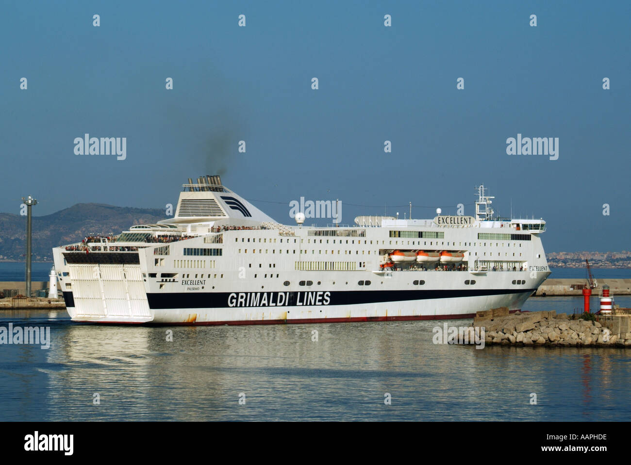 Palermo Sicilia traghetto in partenza eccellente porto Foto Stock