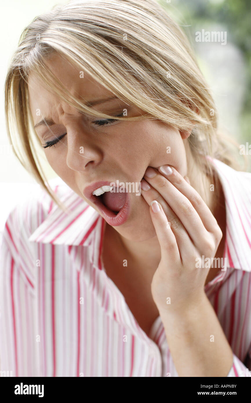 Ragazza con il mal di denti Foto Stock