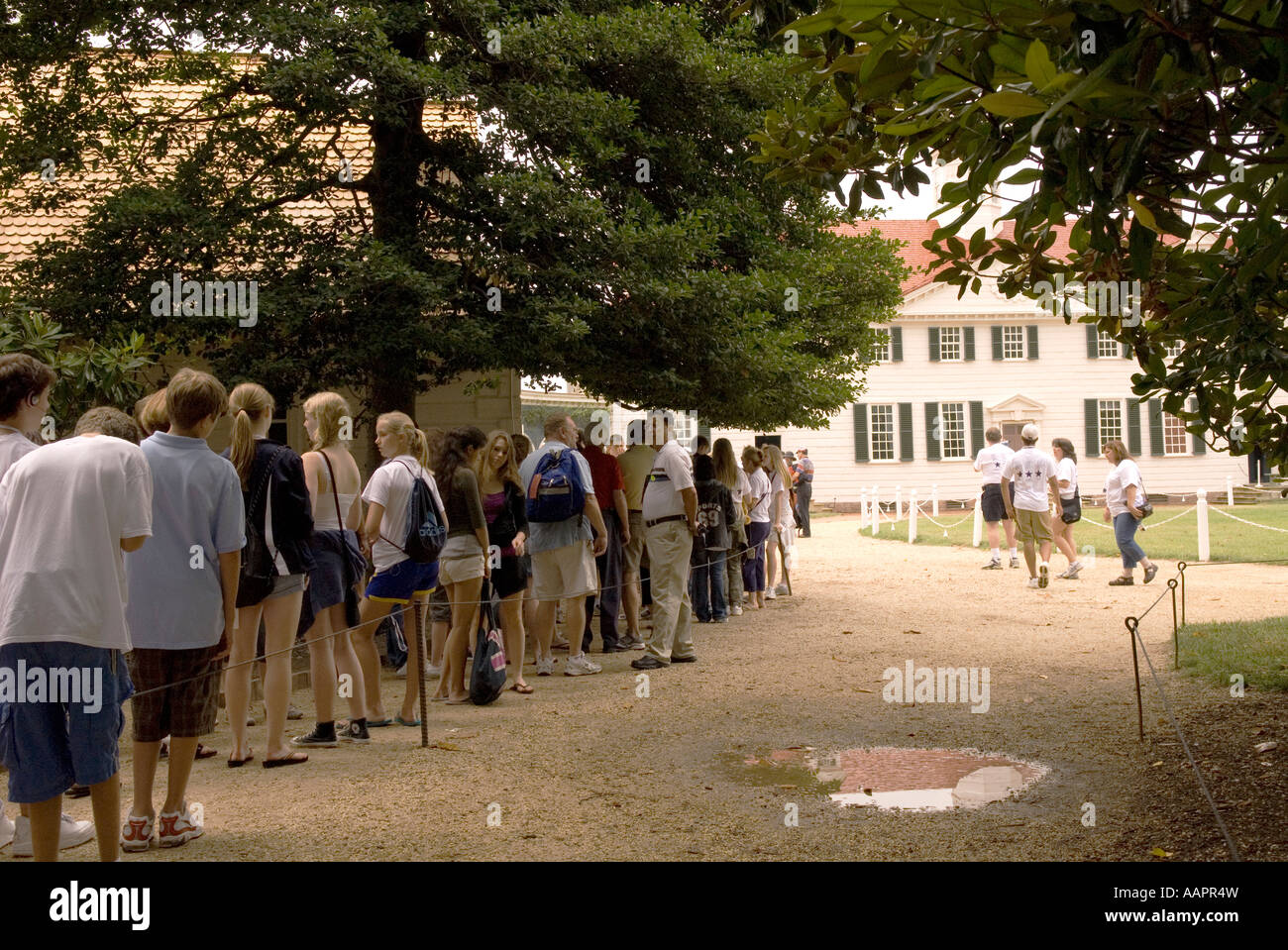 Persone che aspettano in fila per visitare la casa a Mount Vernon, casa del primo presidente George Washington, Washington DC USA Foto Stock