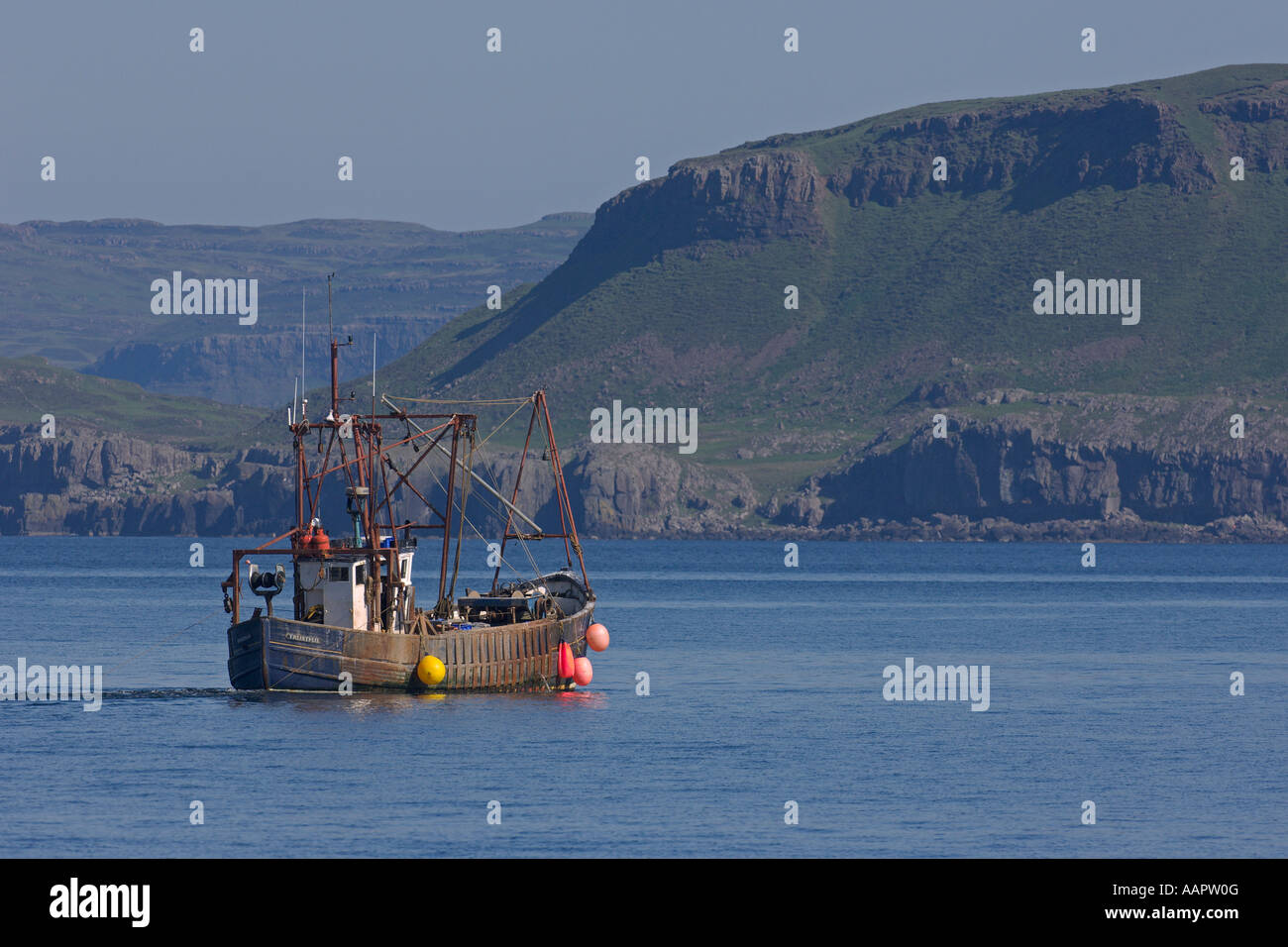 Costiera scozzese peschereccio da traino per la pesca del gambero off Isle of Mull Scotland Giugno 2007 Foto Stock