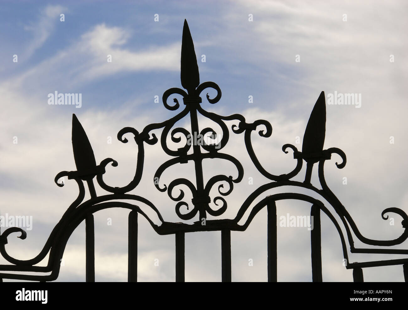 Antica ringhiere in ferro battuto in cima al Puente Nueve, Ronda, Andalusia Foto Stock