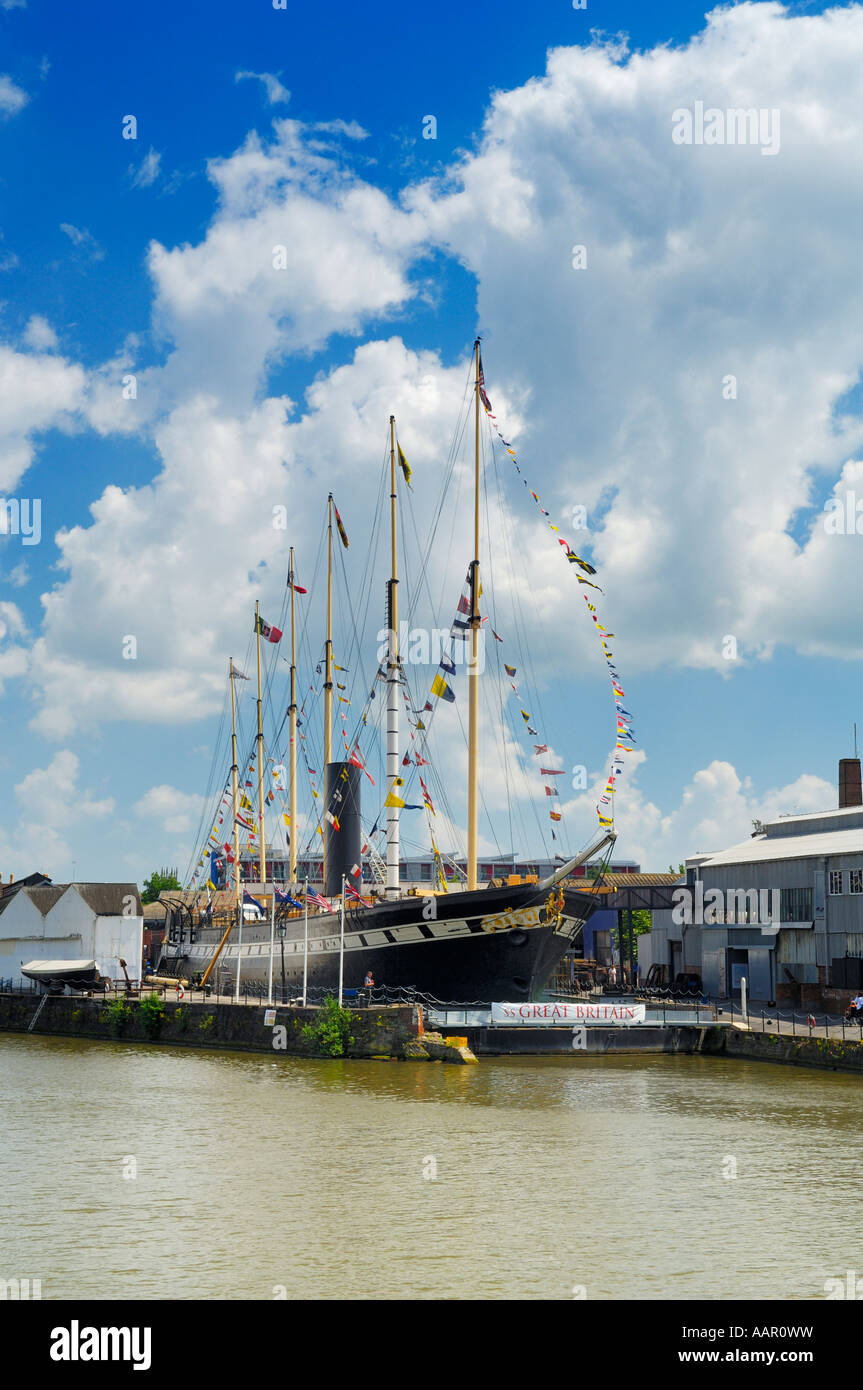 Isambard Kingdom Brunel SS Gran Bretagna in è il luogo del riposo finale, il Great Western Dockyard in Bristol - lo stesso cantiere in cui esso è stato costruito nel 1843. La SS in Gran Bretagna è stato il primo al mondo di steam iron mondati ocean liner ed è considerato uno dei precursori di navigazione moderna. Foto Stock