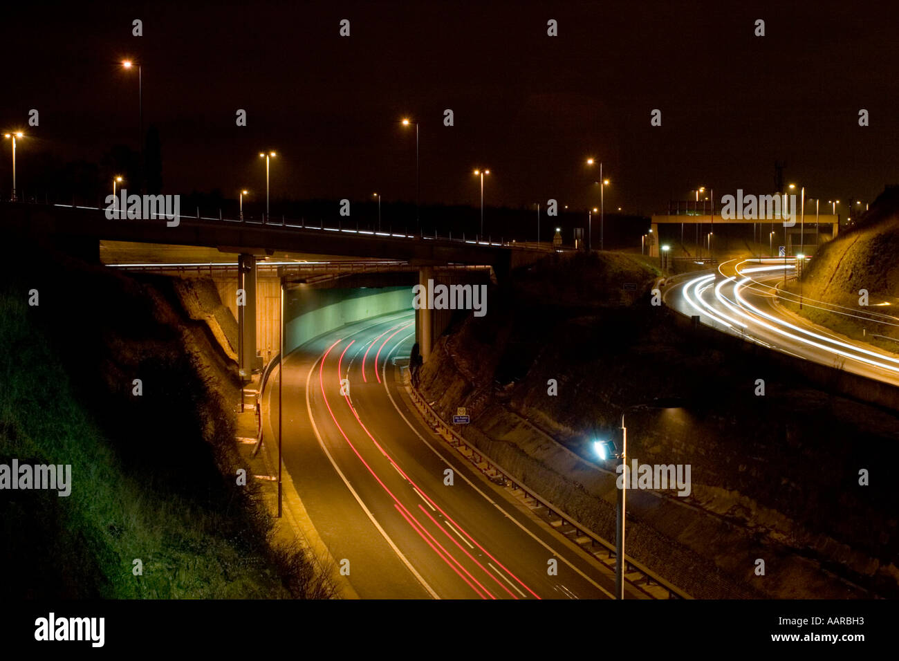 M62 M1 incrocio di notte Leeds West Yorkshire Foto Stock