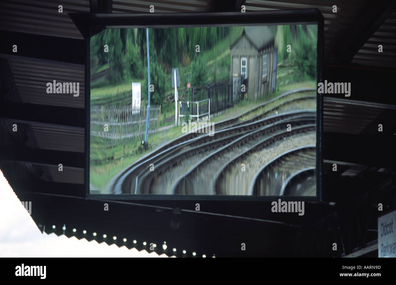 Specchio e le vie Didcot Station Foto Stock