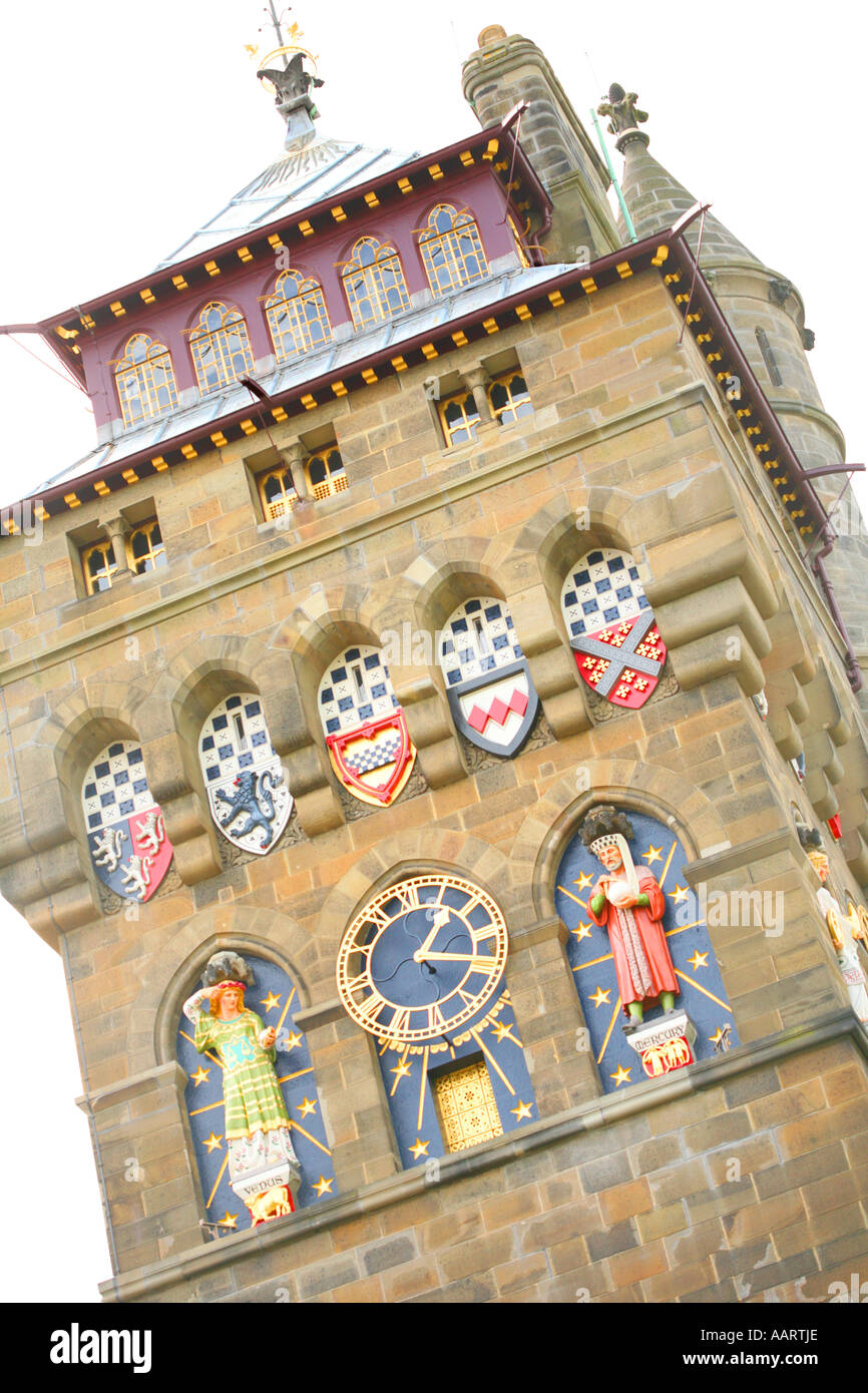 Il Castello di Cardiff di clock tower con intricati scultura architettonica e doratura dettaglio altamente architettura decorativa Foto Stock