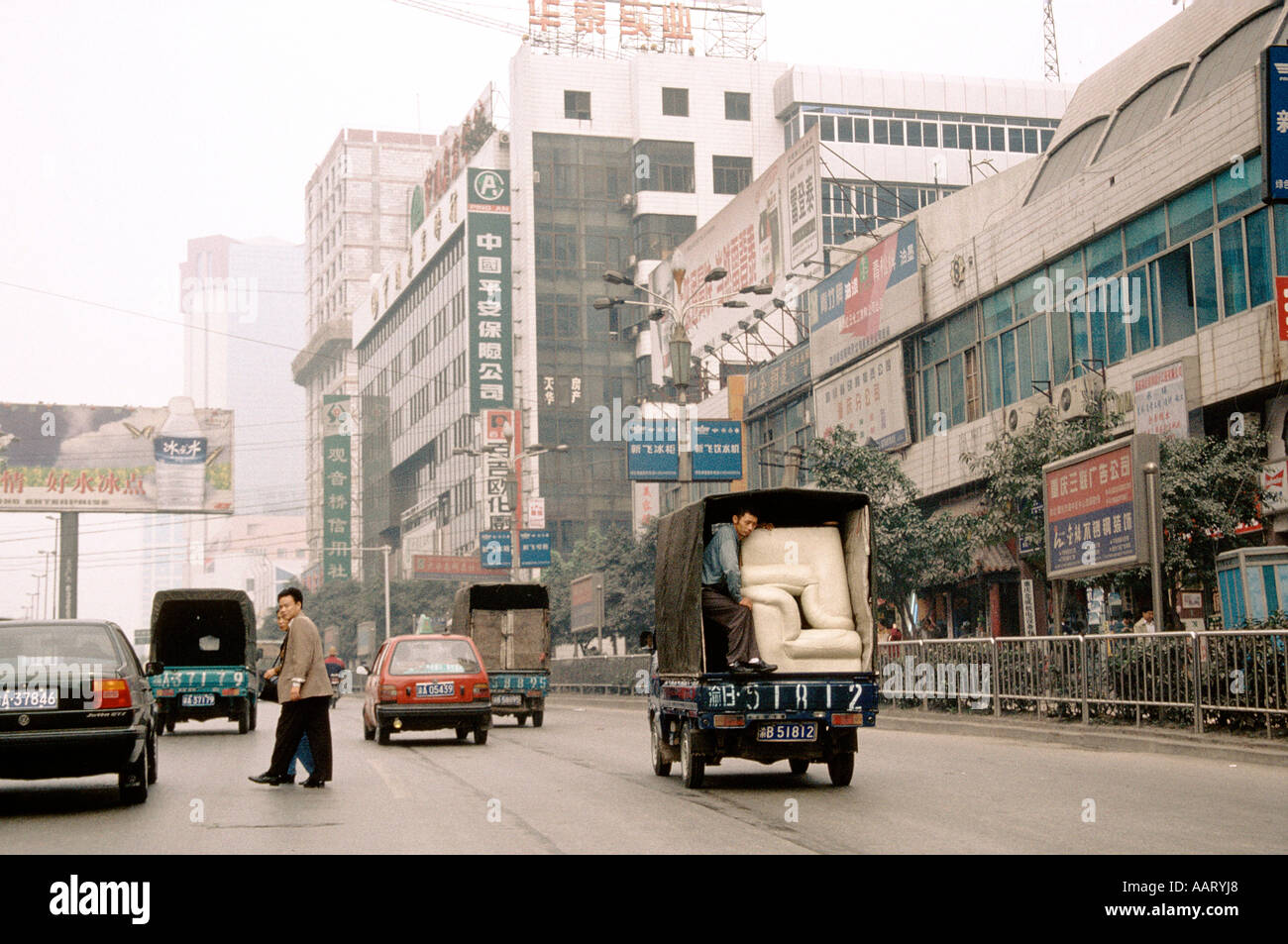 Cina s le riforme economiche del traffico su strade di CHONGQUING 1999 Foto Stock
