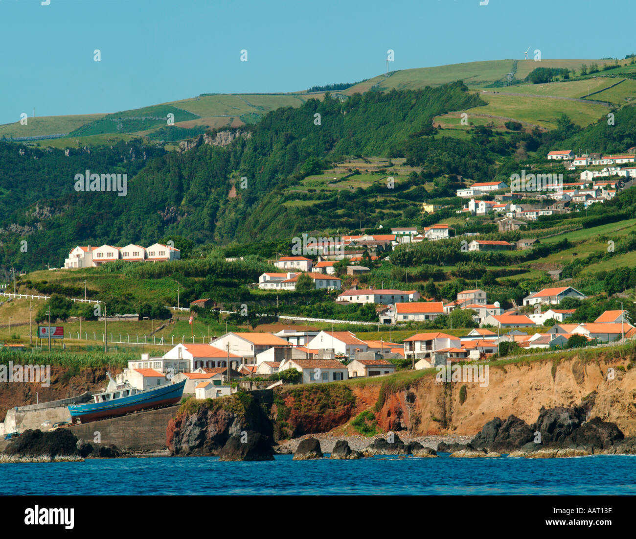 Una vista della città di Santa Cruz sull isola di Flores nelle Azzorre Foto Stock