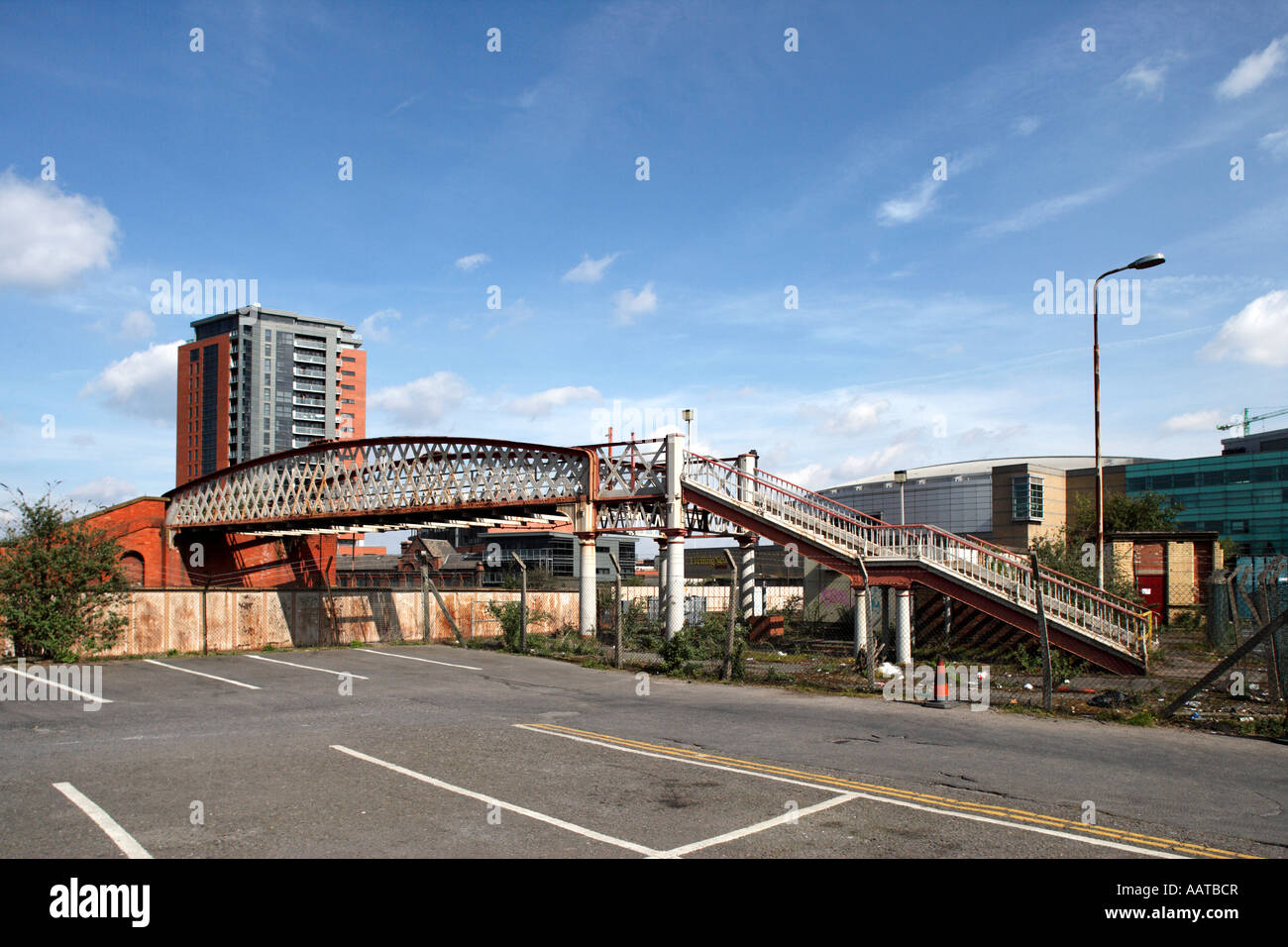 Abandend ponte ferroviario a Manchester REGNO UNITO Foto Stock