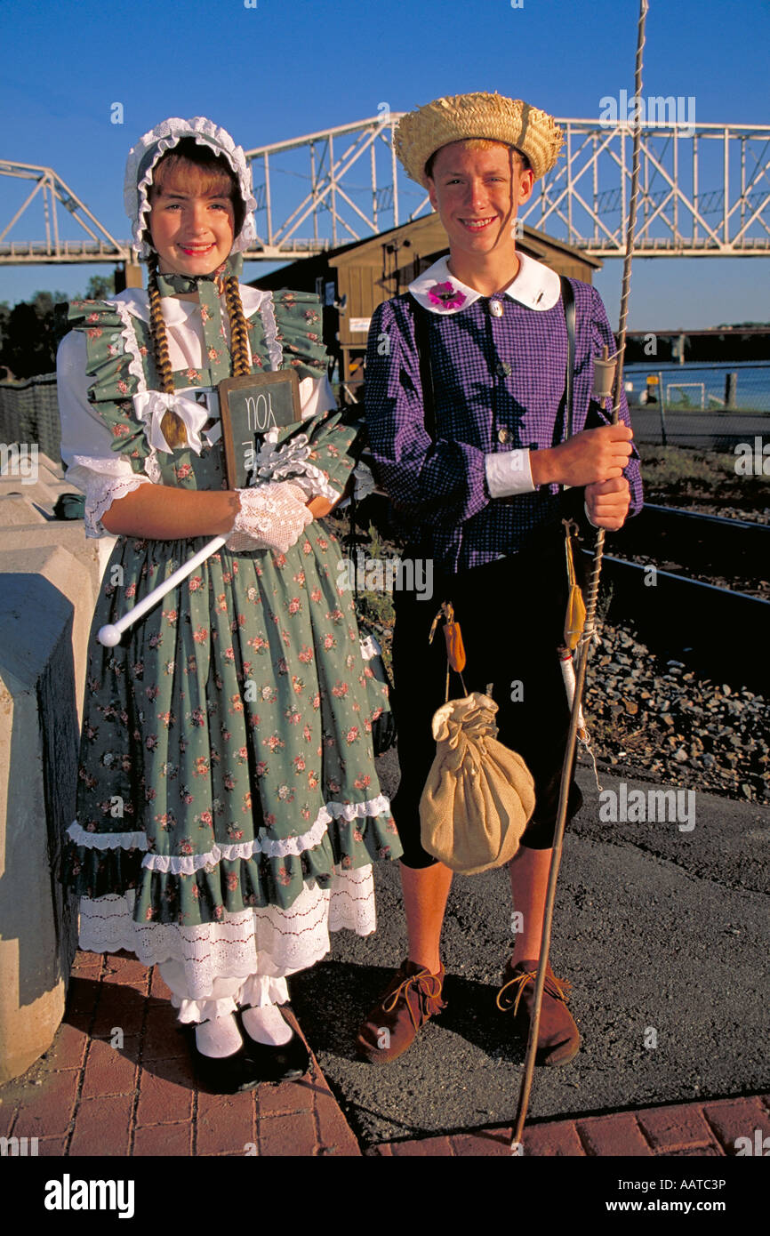 Elk271 2479 Missouri Annibale Tom e Becky caratteri Mark Twain saluto riverboat Foto Stock