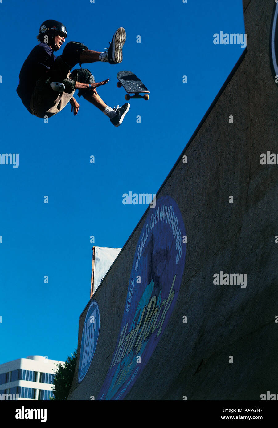 Tony Hawk, tacco Varial Flip Lien aria, Long Beach, California, U.S.A. Foto Stock