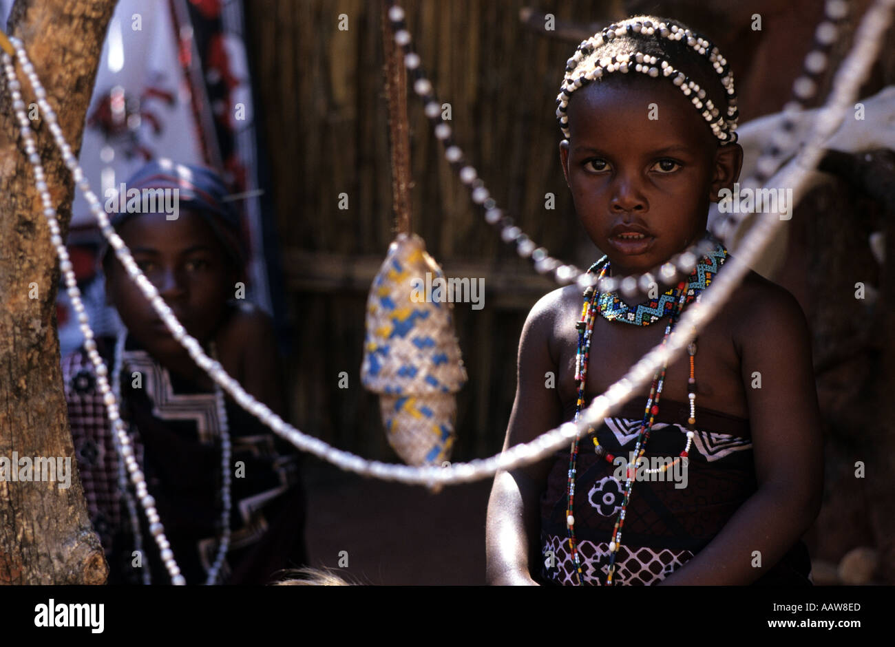 Sangoma Witchdoctor con bambino Sud Africa Foto Stock