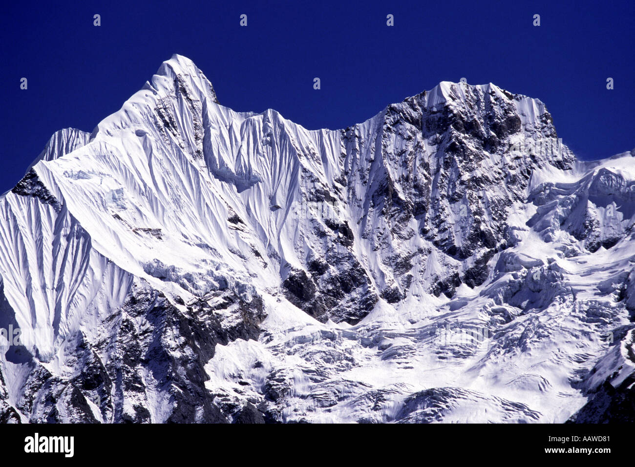 Chuli Gandharba montagna da Annapurna Base Camp nel Santuario di Annapurna Nepal Foto Stock