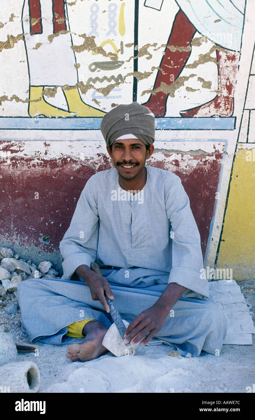 Artigiano egiziano al lavoro Foto Stock