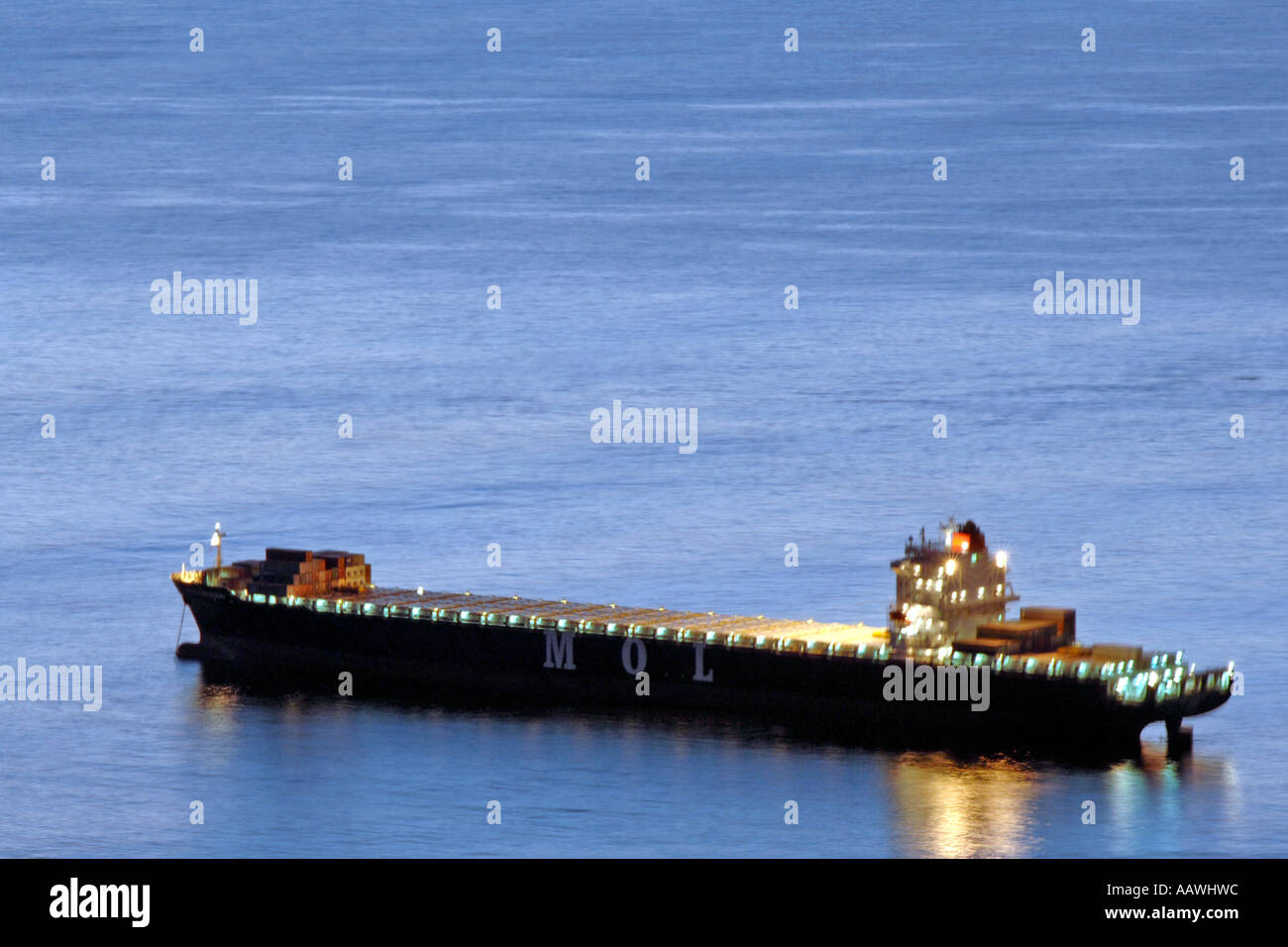 Contenitore di una nave che naviga nell Oceano Atlantico off Cape Town, Sud Africa. Foto Stock