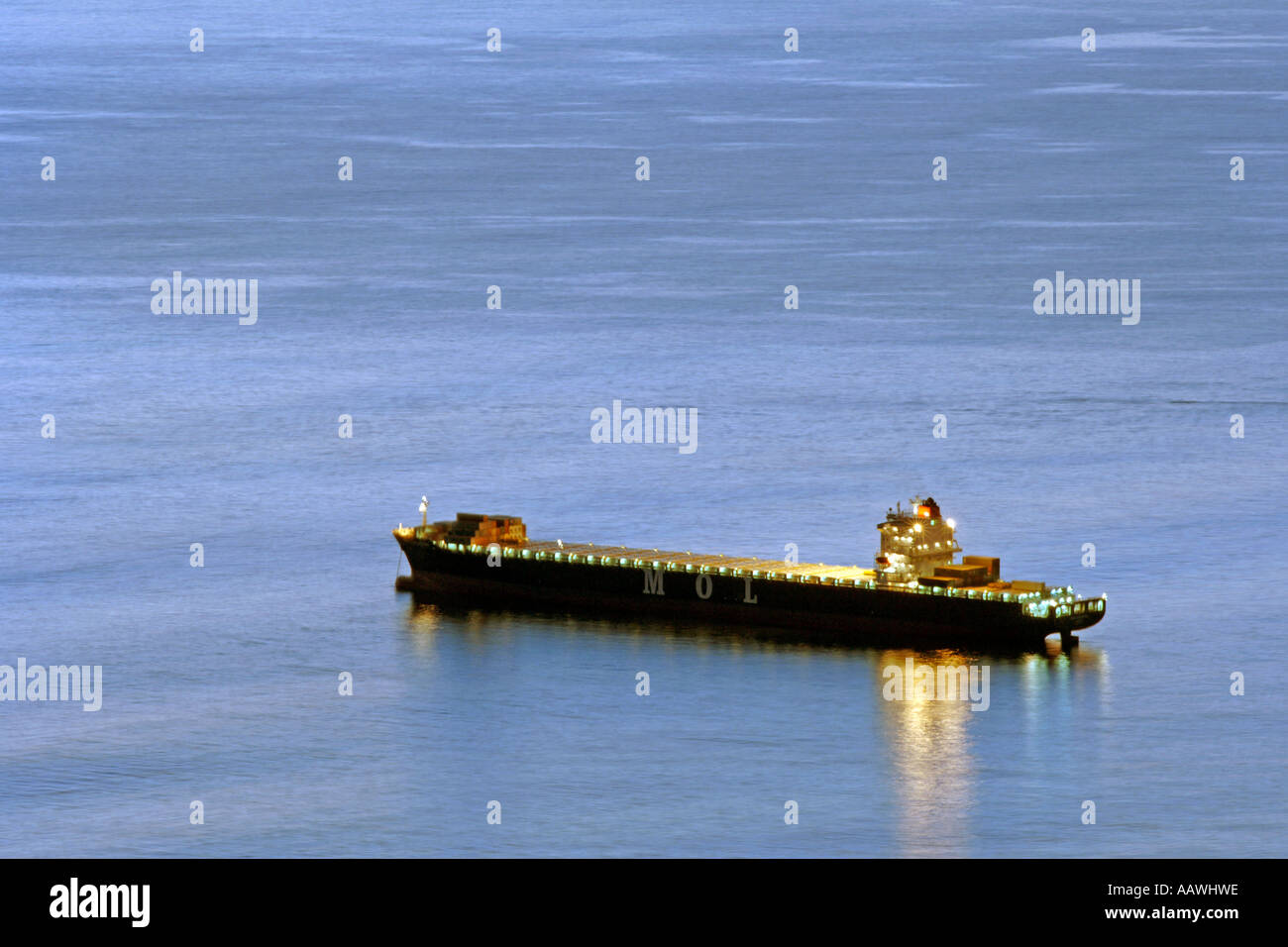 Contenitore di una nave che naviga nell Oceano Atlantico off Cape Town, Sud Africa. Foto Stock
