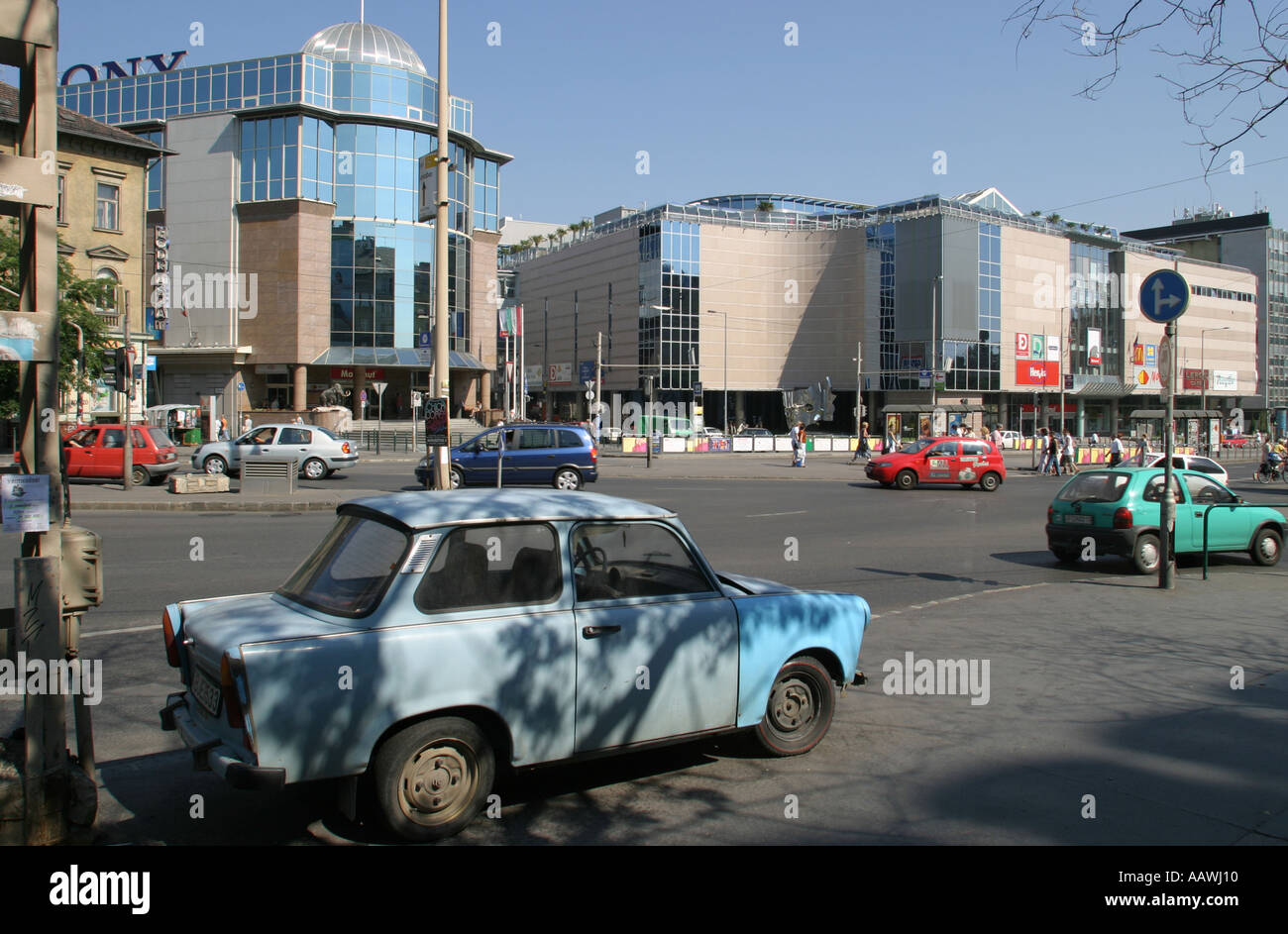 MAMMUT shopping centre in Piazza Mosca Budapest Foto Stock