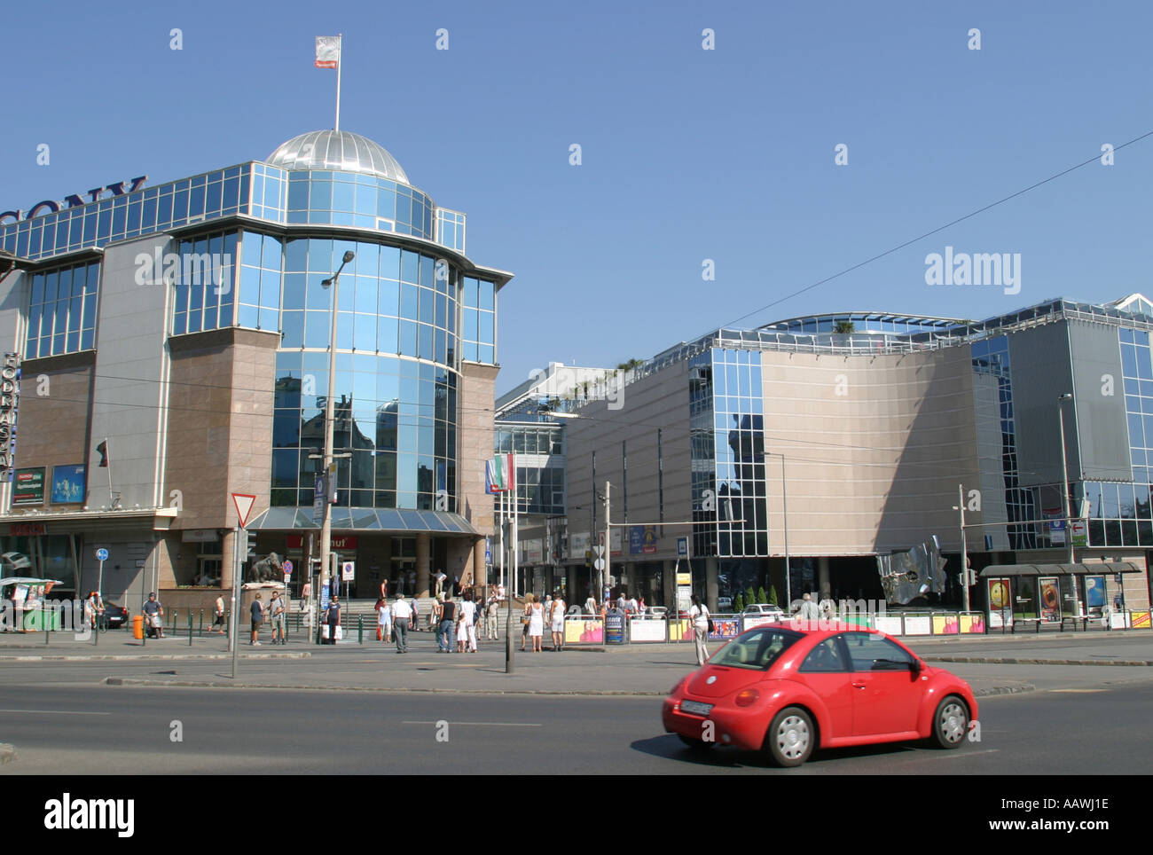 MAMMUT shopping centre in Piazza Mosca Budapest Foto Stock