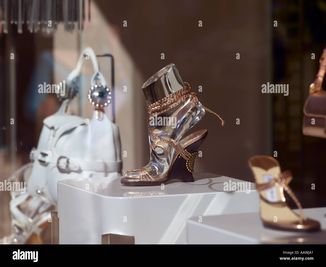 Etichetta griffata jimmy choo immagini e fotografie stock ad alta  risoluzione - Alamy