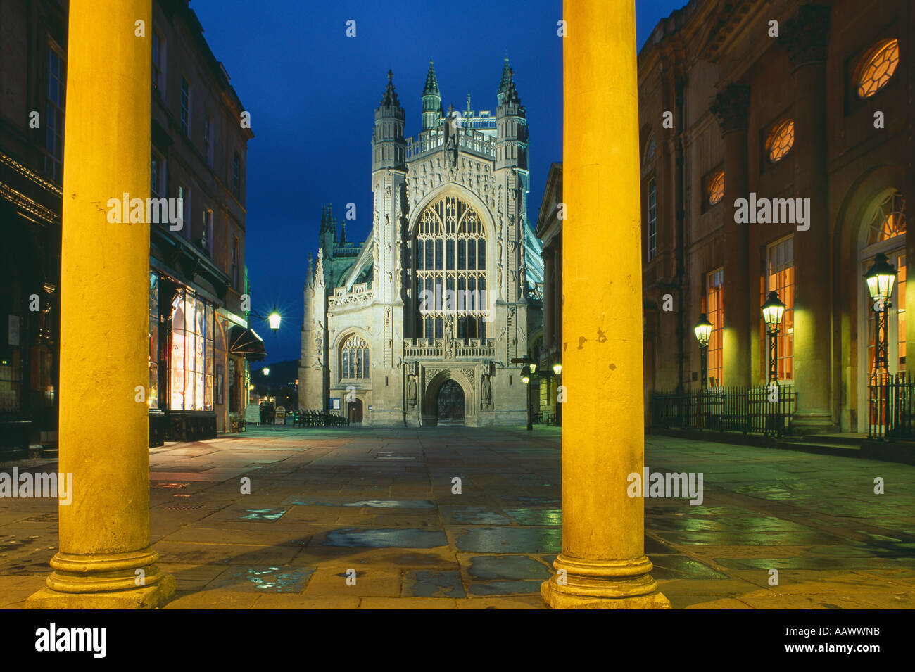 Le camere della pompa e Cattedrale di bagno di notte Bath Somerset England Regno Unito Foto Stock