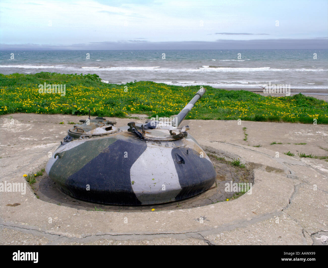 Era sovietica difensiva artiglieria costiera emplacement sull isola di Sakhalin in Russia Foto Stock