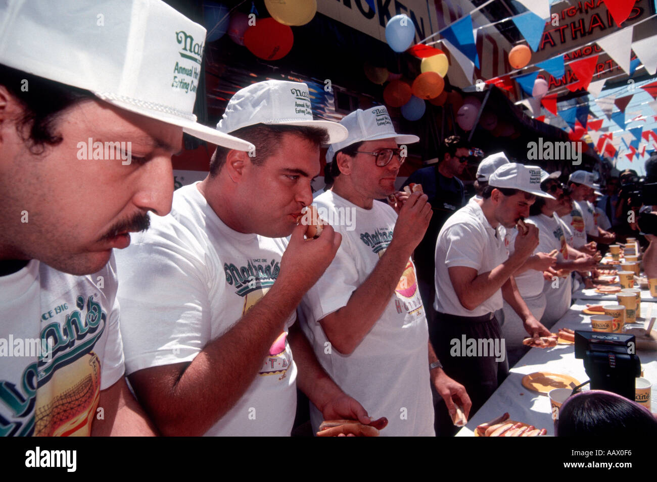 Nathan's Hot Dogs Coney Island hot dog eating contest di Brooklyn a New York Foto Stock