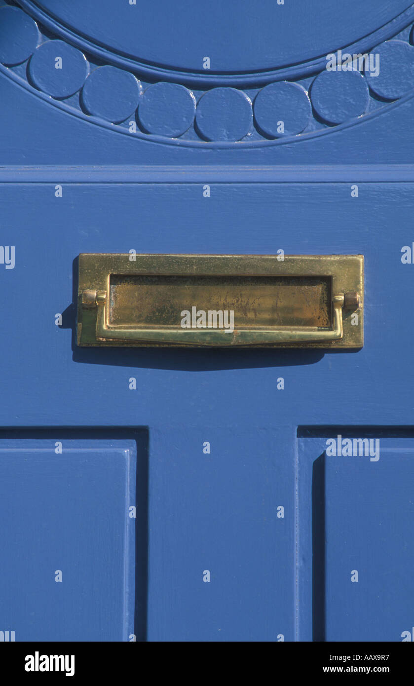 Porta blu con letter box, London, Chelsea, Regno Unito Foto Stock