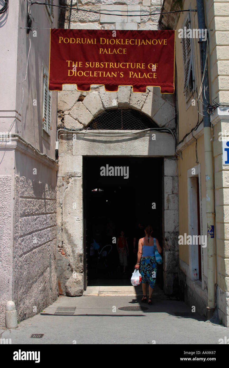 Entrata al palazzo Diocletians città di Spalato Dalmazia Croazia Hrvatska Foto Stock