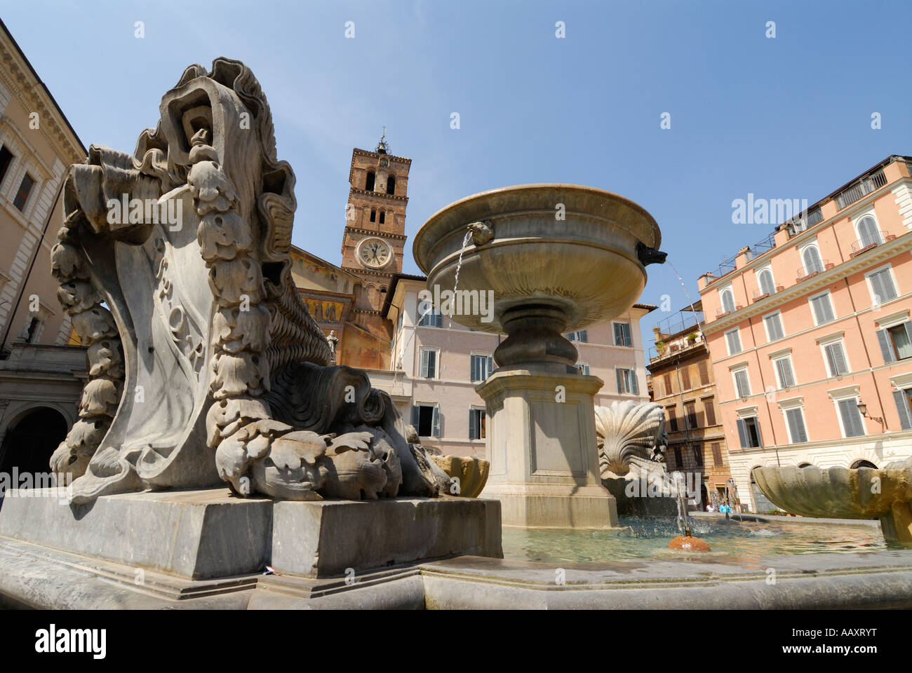 Roma Italia Piazza chiesa di Santa Maria in Trastevere Foto Stock