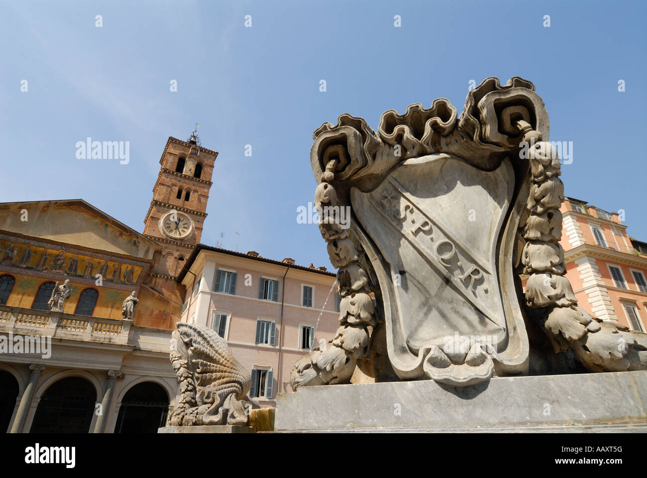 Roma Italia Piazza chiesa di Santa Maria in Trastevere Foto Stock