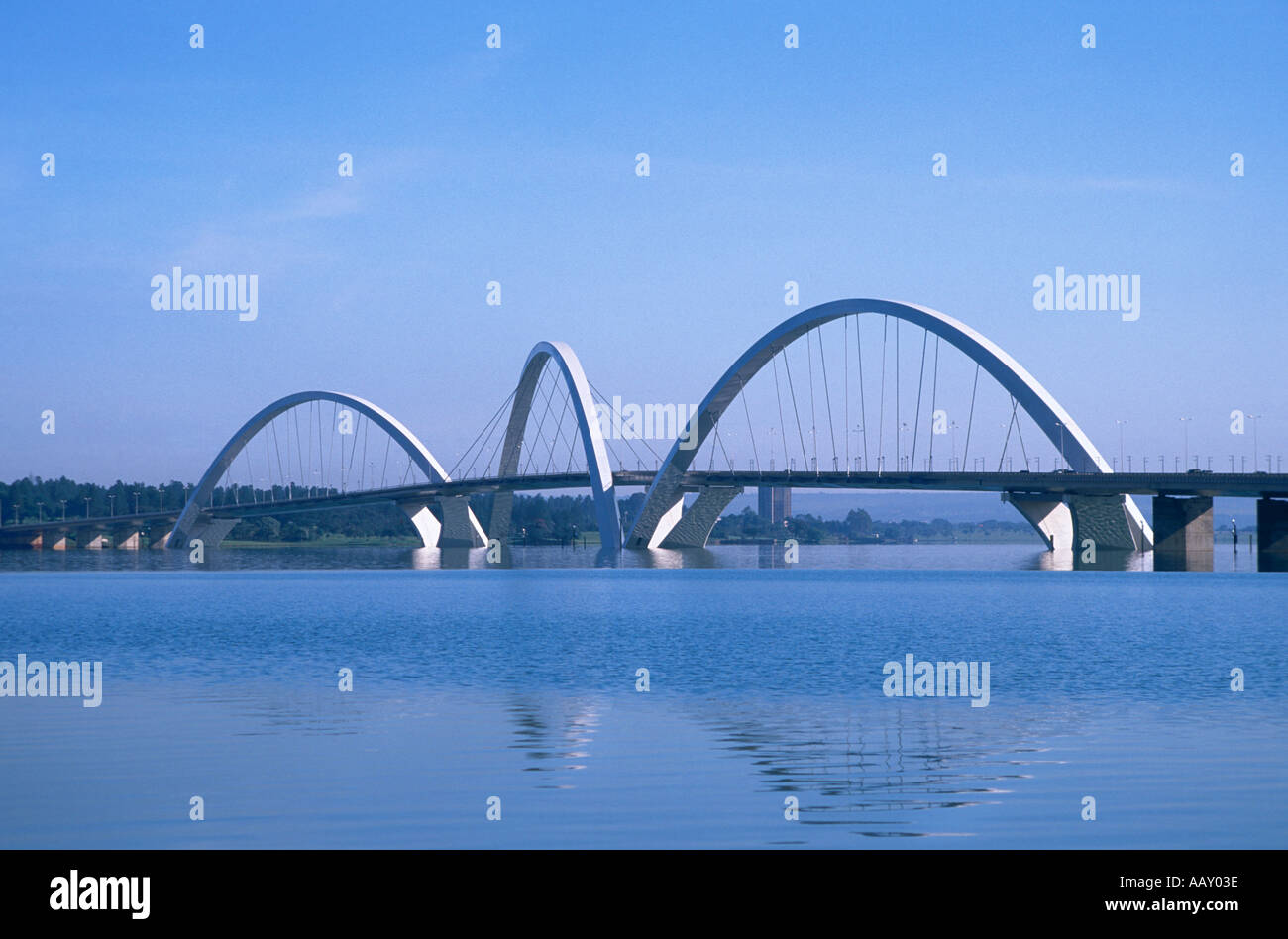 Architettura di Brasilia landmark. Juscelino Kubitscheck ponte sopra il lago Paranoa in Brasilia Foto Stock