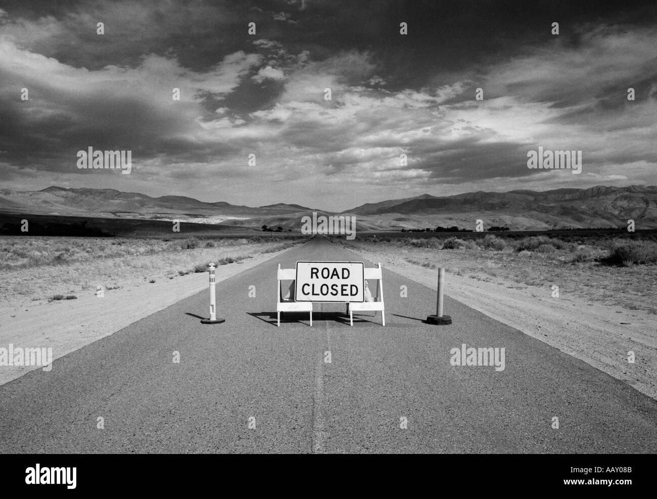 Strada chiusa nei pressi della Valle della Morte Foto Stock