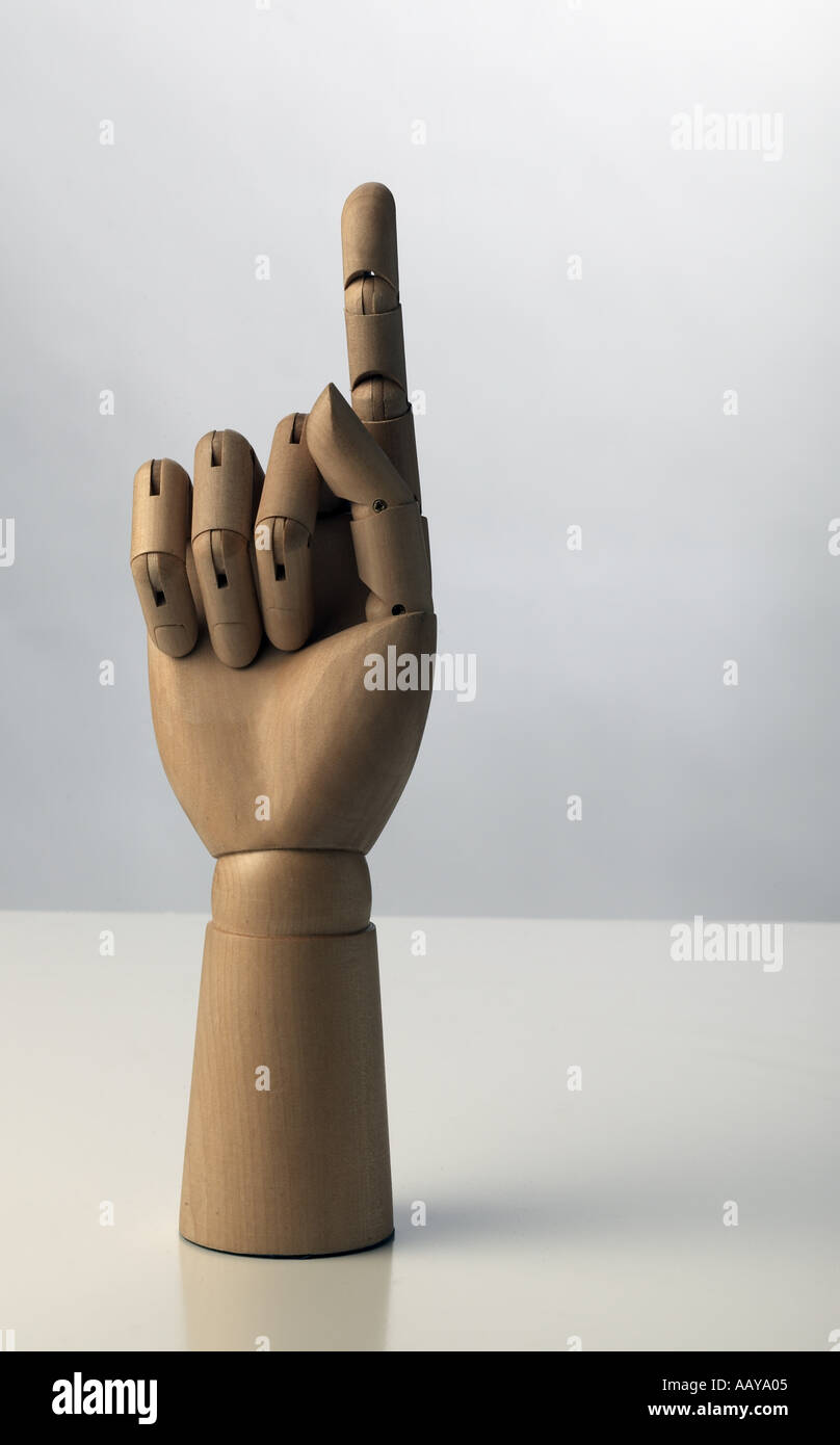 Ancora la vita di un modello di artista non avrebbe la mano con le dita articolato su uno sfondo luminoso Foto Stock
