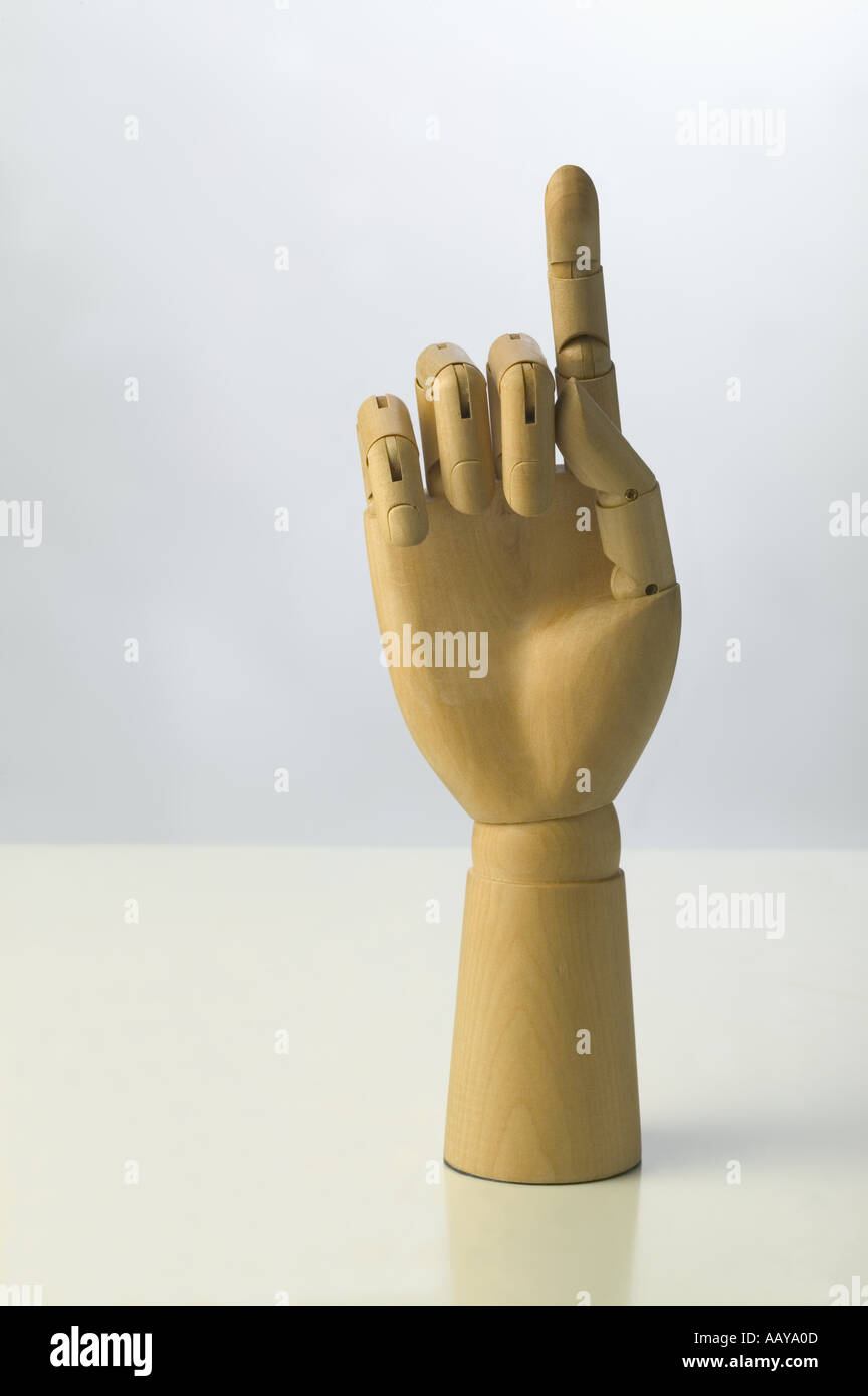Ancora la vita di un modello di artista non avrebbe la mano con le dita articolato su uno sfondo luminoso Foto Stock