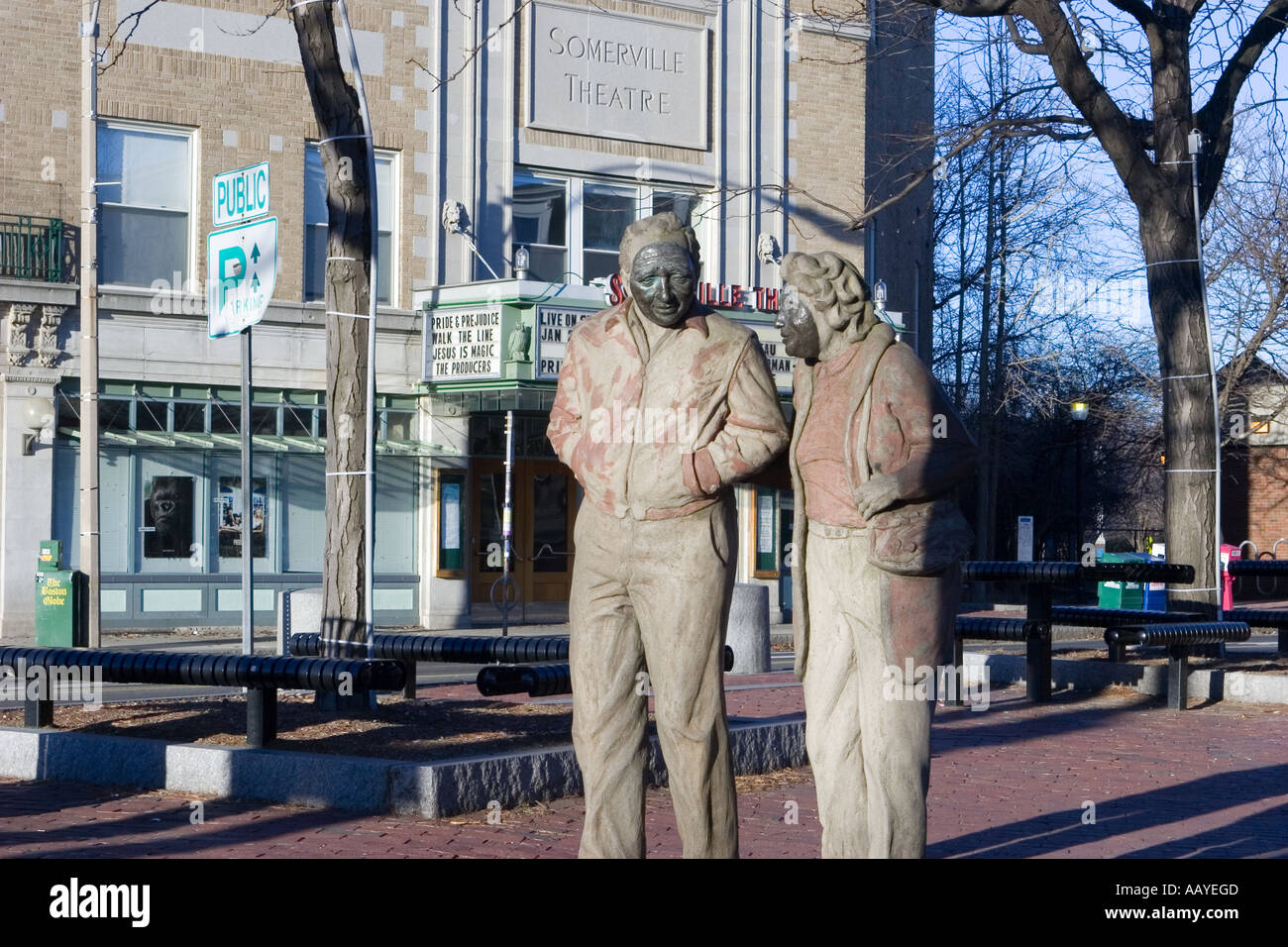 A piedi di statue in Davis Square Somerville Massachusetts Foto Stock A piedi di statue in Davis Square Somerville Massachusetts Foto Stock