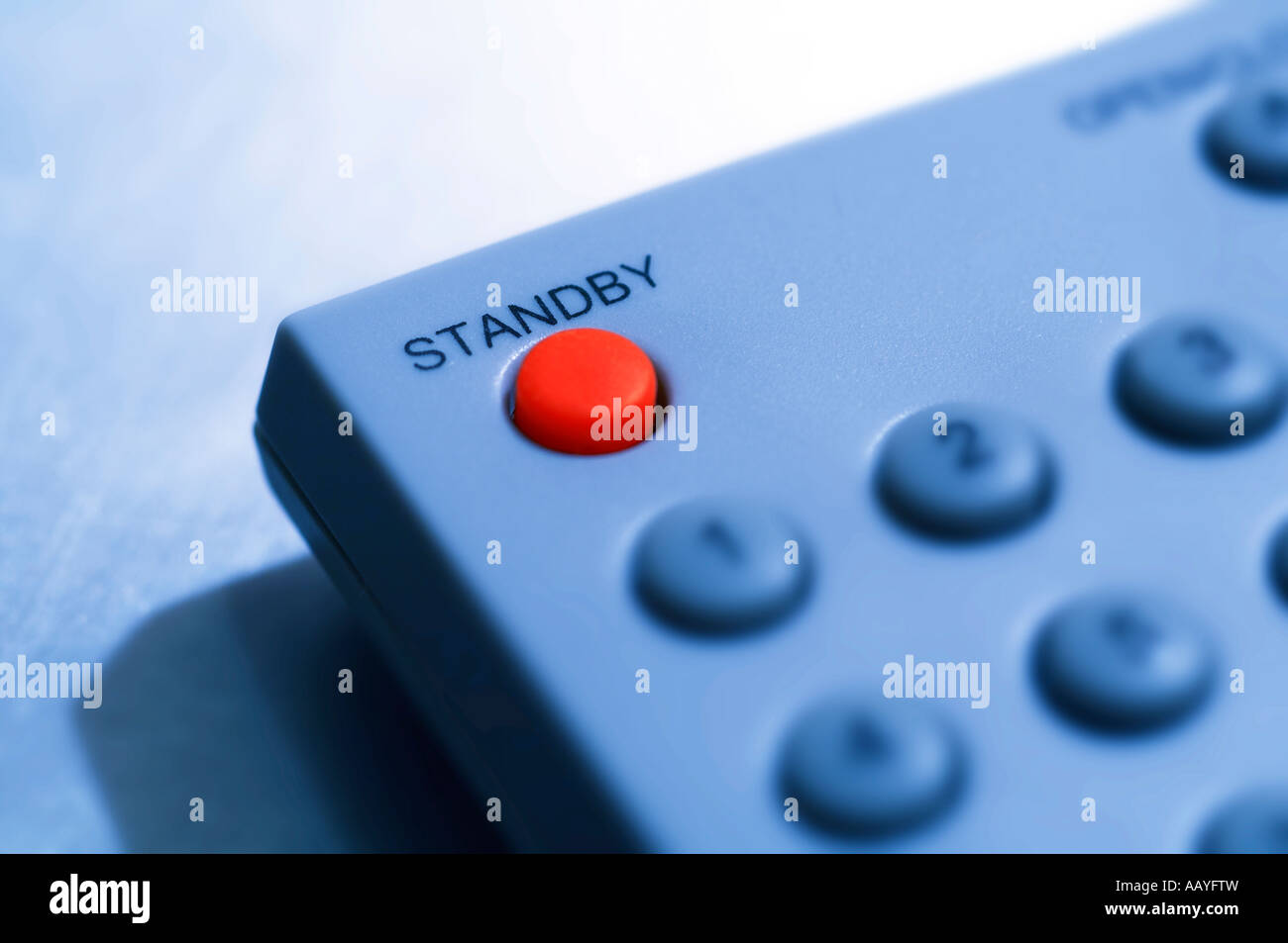 Il tasto Standby sul telecomando del televisore Foto Stock