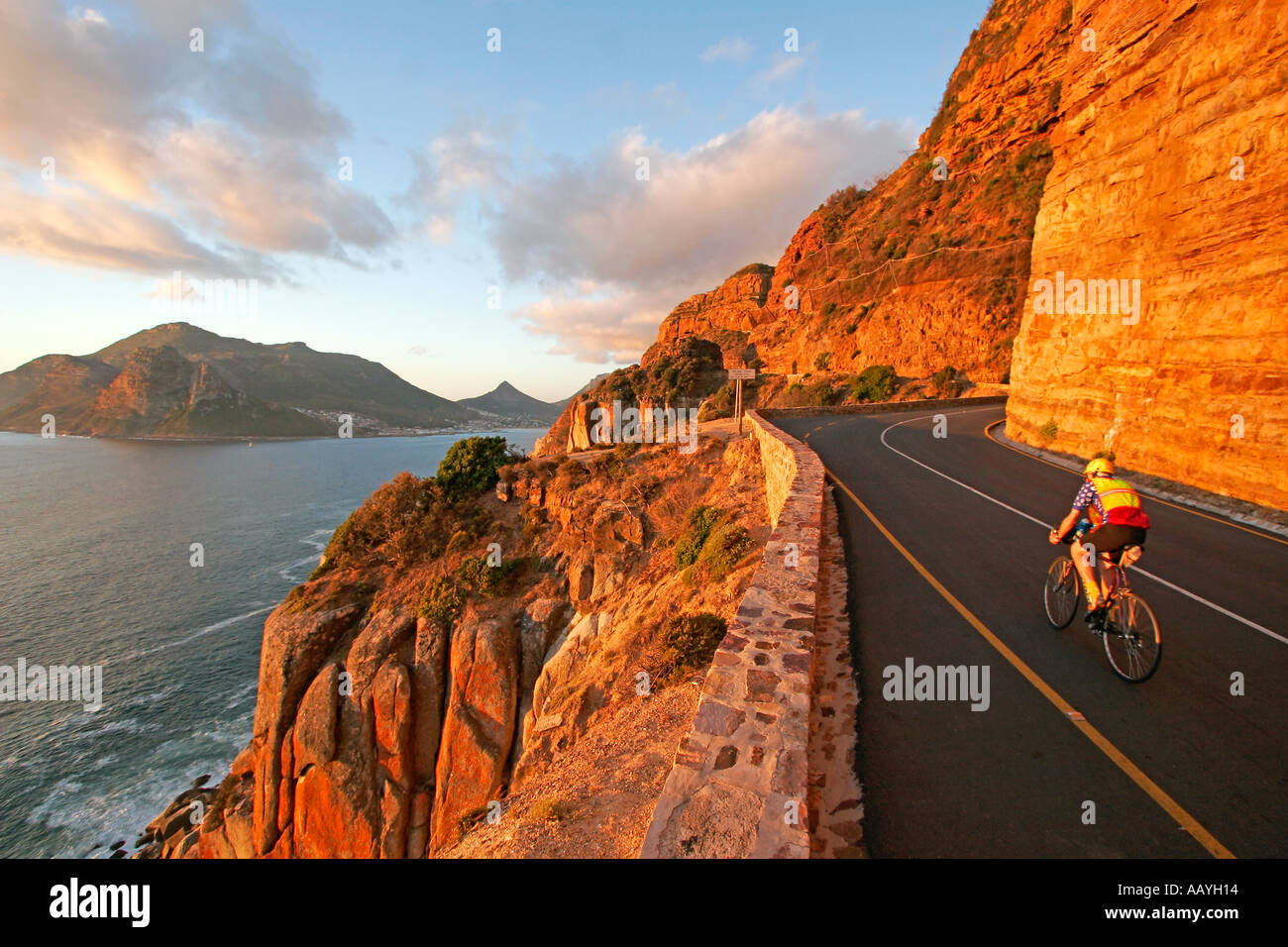 Sud Africa viewpoint Chapmans Peak drive costa Hout Bay ciclista Foto Stock