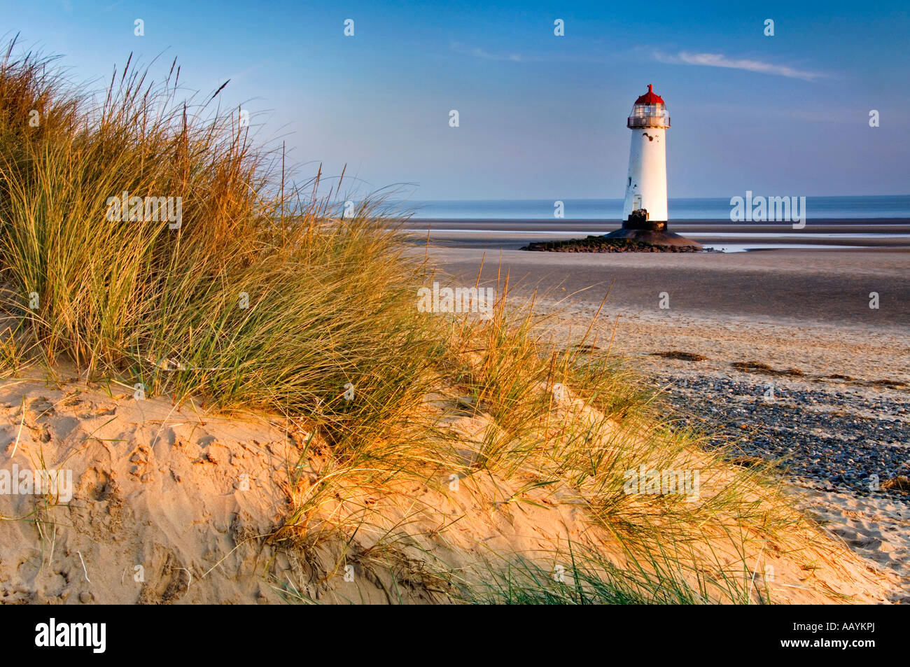 Talacre Lighthouse, Punto di Ayr, Flintshire, Galles del Nord, Regno Unito Foto Stock