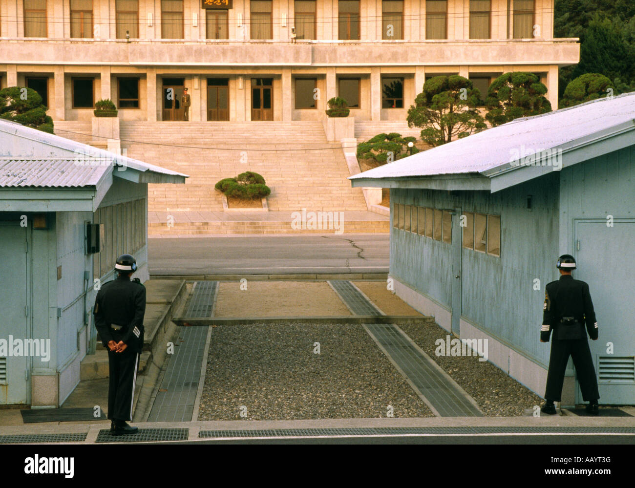 ROK soldati di guardia presso le Nazioni Unite edifici all'interno dell'ACC a Panmunjeom sul nord e sud coreani confine. Corea del Sud Foto Stock