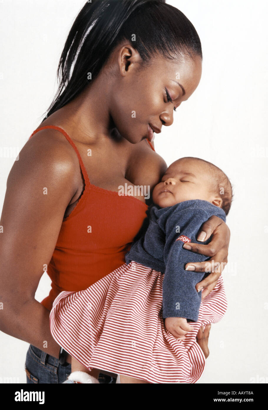 Ritratto Di Una Donna Nera Con Un Bambino Foto Stock Alamy
