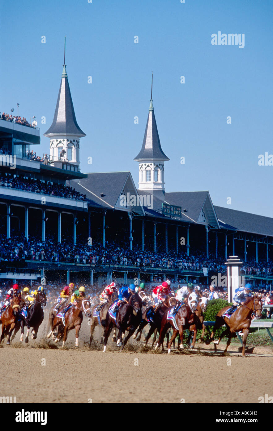 I cavalli purosangue Racing attraverso il primo giro del 1999 Kentucky Derby Churchill Downs Louisville Kentucky Foto Stock